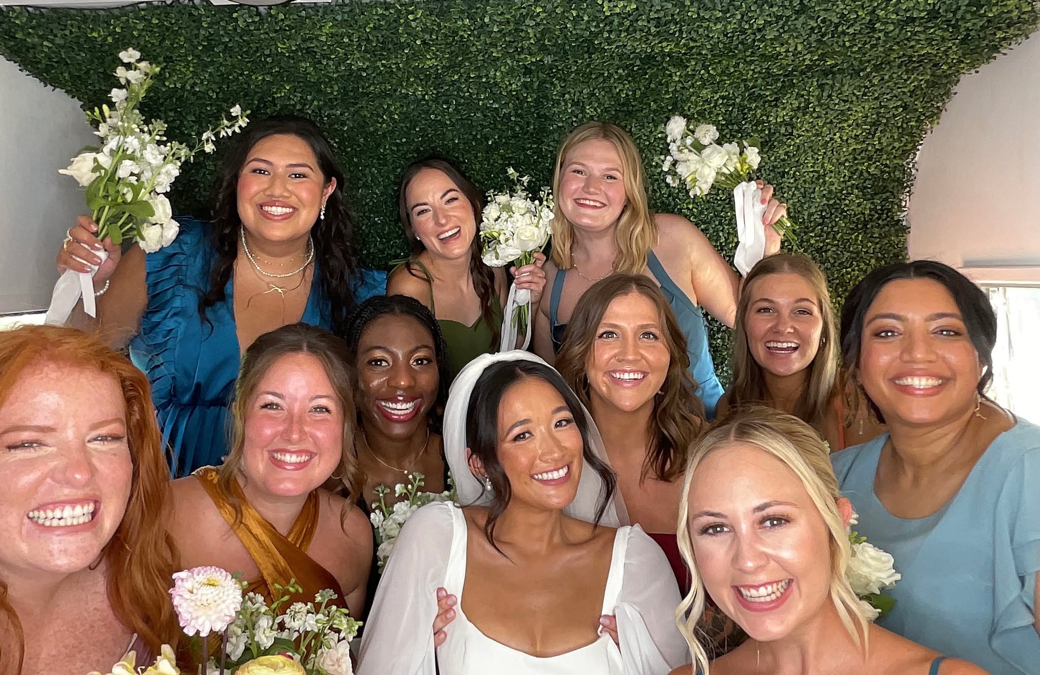 Sabrina & her girls makin' Winnie look gooood.
#bride #bridesmaids #dfwweddings #photoboothtrailer #photobooth #fortworthweddings #fortworth