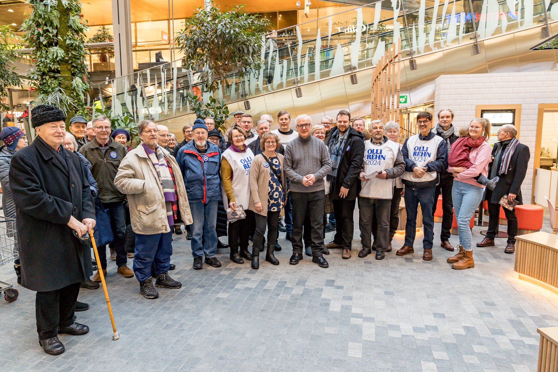 Presidenttiehdokas @ollirehn2024 kiinnosti kovasti Sellossa!
Varsinainen äänestyspäivä on tulevana sunnuntaina 28.1.2024 kello 09-20. Tarkasta oma äänestyspaikkasi osoitteesta www.aanestyspaikat.fi
#ollirehn2024