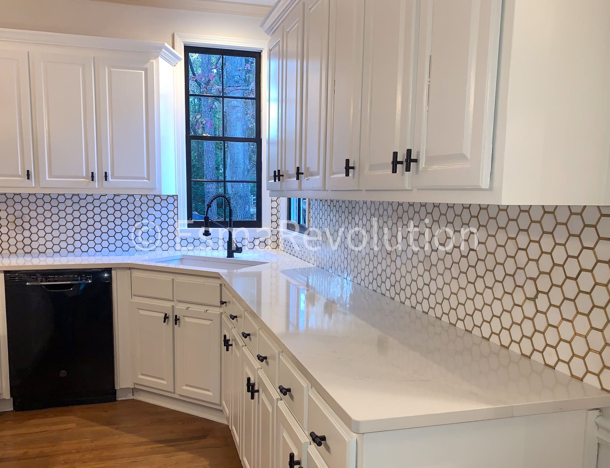 Did you know? Light-colored cabinets can make a small kitchen feel bigger and brighter! Transform your space with ESMA Revolution and create the kitchen of your dreams.
678-760-2323
🌐 Esmarevolution.com