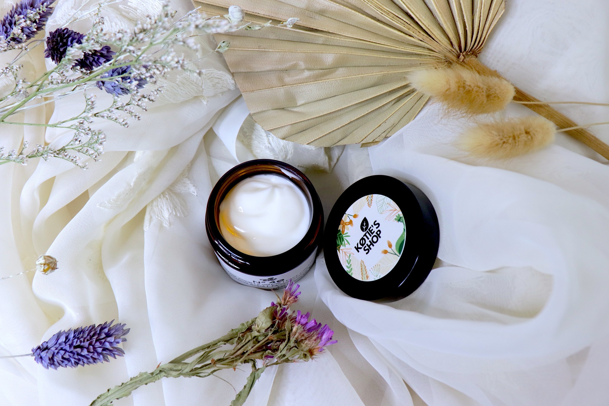 Experience the allure of N◦40 Hibiscus Cream - our signature blend infused with the mesmerizing scent of hibiscus🌺🌸. Enriched with hibiscus oil, this natural cream offers deep hydration and promotes skin elasticity. Revel in the benefits of hibiscus for radiant, nourished skin, as you indulge in the essence of nature's beauty. #ethicalliving💚 #sustainableliving #healthyhabits #ethicalliving #EthicalLiving #NaturalSkincare #DIYSkincare #GlowNaturally