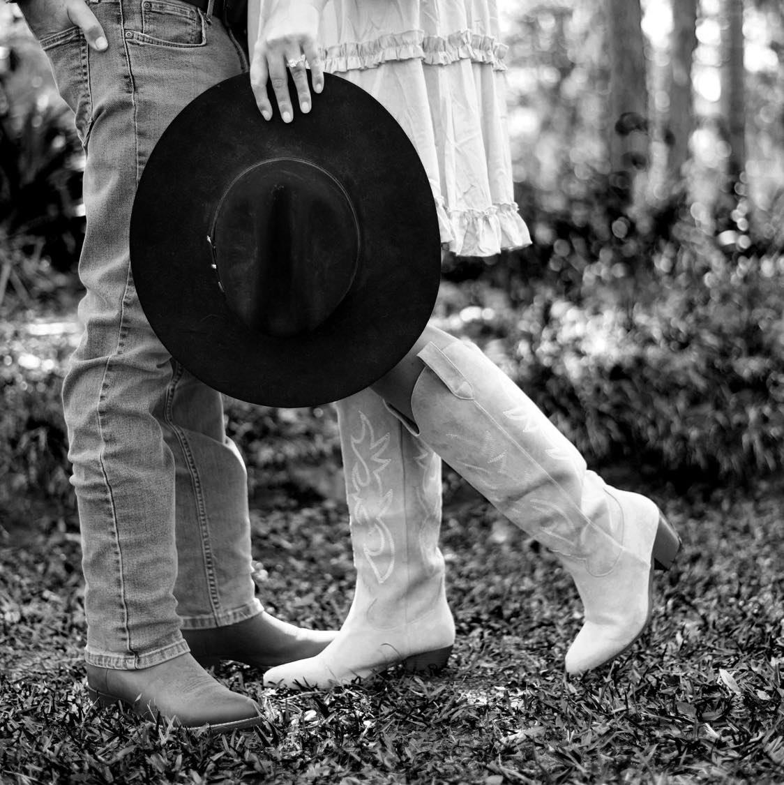 Another lovely session for some very close friends, this time celebrating an engagement!
I had such a wonderful time with @beccalynne__ and her fiancé Blake. Can’t wait to celebrate all the wedding festivities to come. What a way to kick it off! Love you 🥰
#Engagement #EngagementPhotos #CandidPhotography #DocumentaryPhotography #CandidSRQ