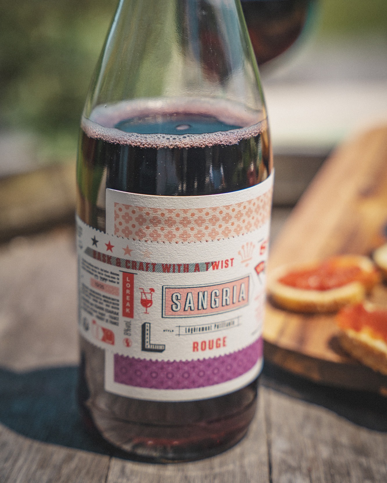 🍷 Découvrez notre sangria rouge Loreak
Légèrement caramélisée, avec des notes de fruits rouges, d'orange et de pamplemousse, notre sangria est l’accompagnement parfait avec les tartinables d'@atelierxotila.
L'abus d'alcool est dangereux pour la santé. A consommer avec modération.