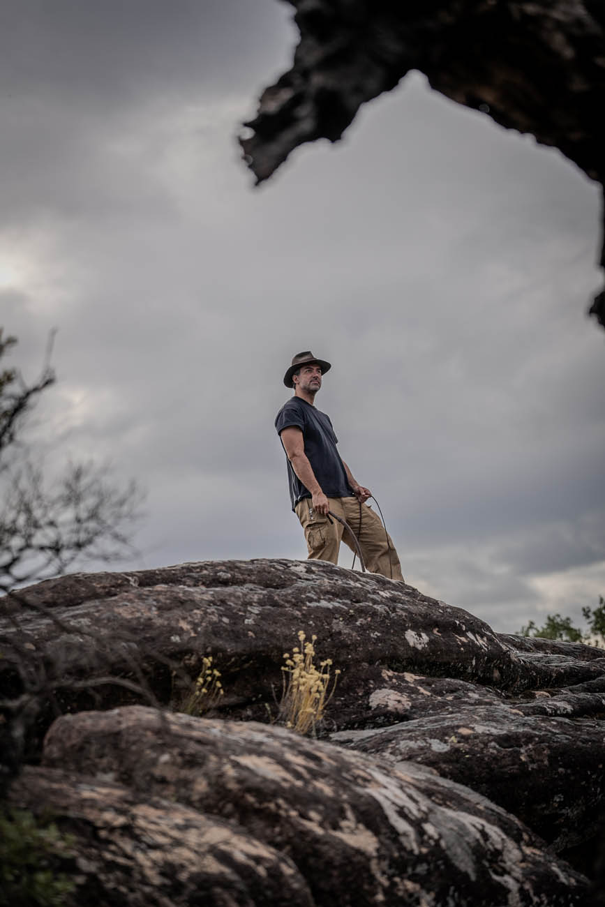 Les paysages du Var dégagent une intensité qui m'inspire une concentration calme. Ici, accompagné d'un Bullwhip modèle Raider, je m'apprête à les arpenter. 🌄💥
Et si toi aussi tu veux un véritable Bullwhip, tu as le lien dans la bio 👆 ou tu peux me joindre en DM !
#fouet #bullwhip #adventure #survival #tracking #props #RomaricGears #Aventure #SurvivalAdventure #Craftsmanship #OutdoorGear #WhipTraining #SurvivalSkills #OutdoorAdventure #Handcrafted #Artisanat #WhipInAction #WhipCraft #whipshop #bullwhip #whipcracking #indianajoneswhip #leatherwhips #whipmaking #indianajones #cosplay
#dog #chien #australiansheperd #dogsofinstagram