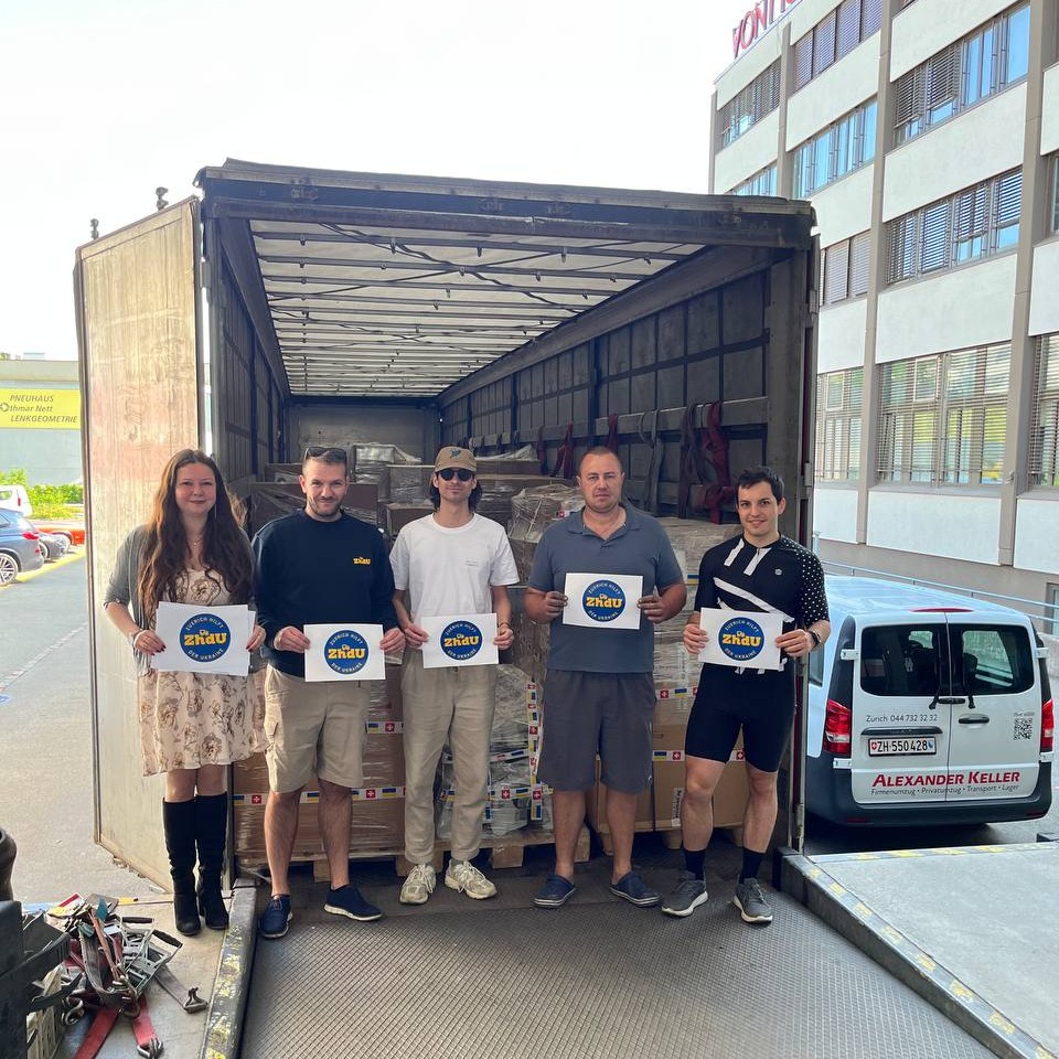 More and more terrible news from #Ukraine, most recently about the destruction of the #Kachowka dam near #Kherson in southern Ukraine. After the dam in the Ukrainian region of Kherson was damaged, water is flowing uncontrollably out of the reservoir. Several localities, including part of the large city of Kherson, downstream of the #Dnipro River are threatened by flooding. The Kherson Oblast Administration has announced an emergency evacuation. Many people will need medical assistance. With our humanitarian work, we are alleviating the need and supporting medical professionals in Ukraine.
On 27 May, we sent a truck with equipment for intensive care units and laboratory supplies worth CHF 800,000 to Ukraine. Together with #ZhdU volunteers @valentynbez and @aniakatarzyna1 we loaded important medical aid onto the truck. Thank you for your support!
The recipients include hospitals, clinics and veterinarians in #Kramatorsk, #Rivne, #Chernihiv, #Lviv, #Odessa, #Kharkiv and near the frontline. By joining forces in Switzerland, we will alleviate much suffering in Ukraine: We thank the Embassy of Ukraine @botschaftukraineinderschweiz for issuing the documents. Many thanks to the generous donors, including the Canton of Graubünden, Impfzentrum Zug, Dr. Risch Laboratory and the Hôpitaux Universitaires de Genève @hug_ge, especially the "Service Pôle Humanitaire" for their trust and the "Service Biomédical et équipement" for checking and testing the medical equipment and devices. The donations for this delivery came from various places in Switzerland. We thank MD Dr. Doortje Engel for her support in coordinating this complex matter. Our work was also greatly facilitated by @harsch_fine_art, who generously took care of the logistics within Switzerland. On the Ukrainian side, we thank the @volunteering_and_help_center for their excellent cooperation and distribution of donations in Ukraine. The Centre is the largest humanitarian centre in Ukraine and provides aid to medical facilities and civilians.