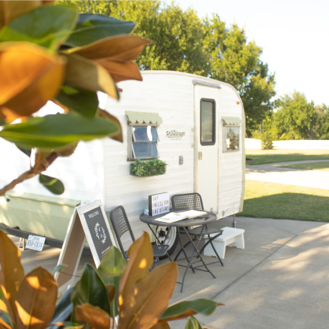 Golden hour + The Photobago = pure magic. 🌞✨ This vintage beauty fits right into any event, from rustic weddings to backyard celebrations. Who’s ready to make memories?
-
Message us to save your date!
#goldenhourviews #vintageweddings #eventinspo #fortworthevents #thephotobago