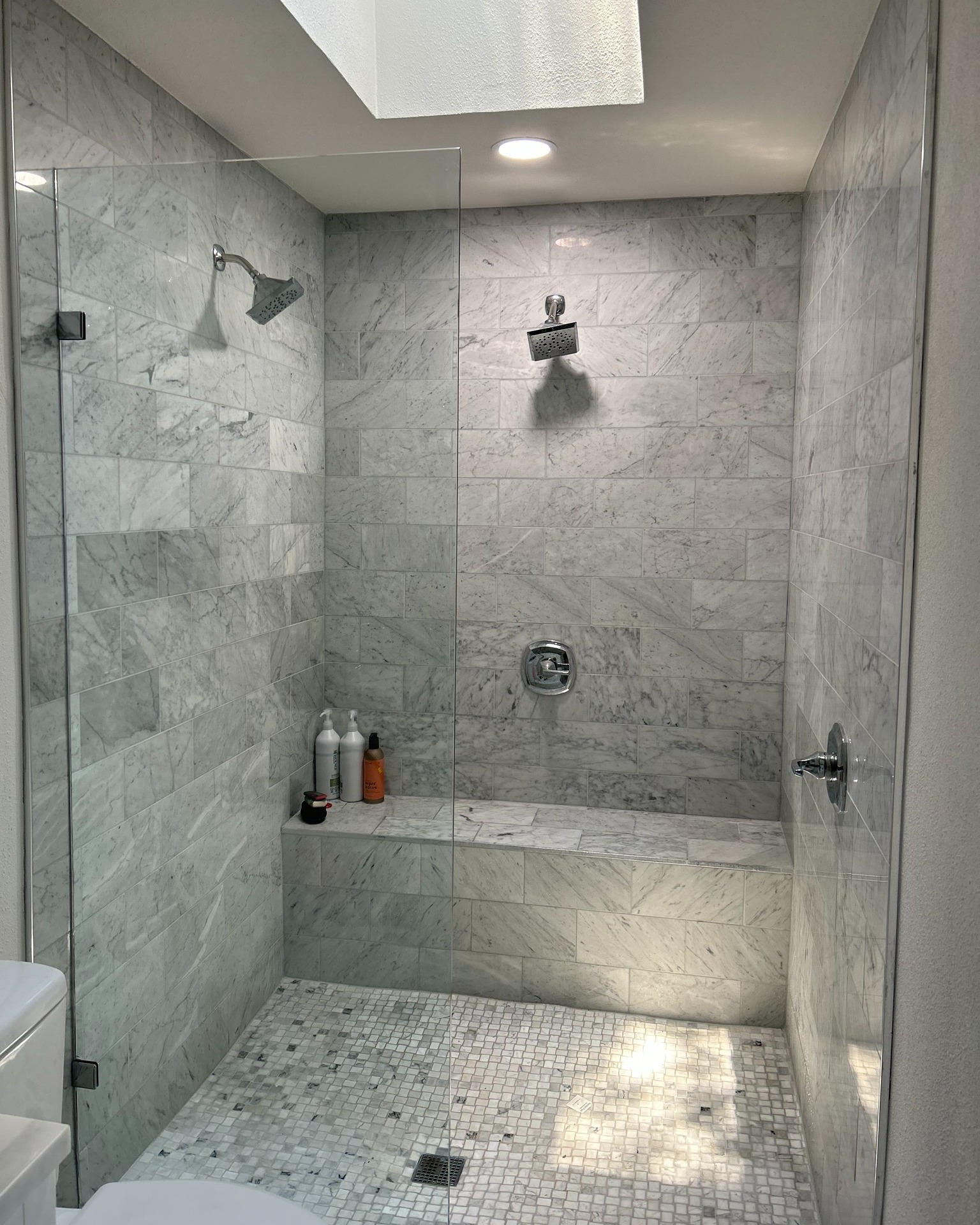 Our team has completed a stunning marble master bathroom shower featuring two beautiful water fixtures that tie nicely to the tile, a comfortable shower bench, elegant frameless glass, and a show-stopping shower floor that truly makes the space pop.
#OikosContracting #LuxuryBathroom #MasterShowerGoals #ElegantDesign #oikos