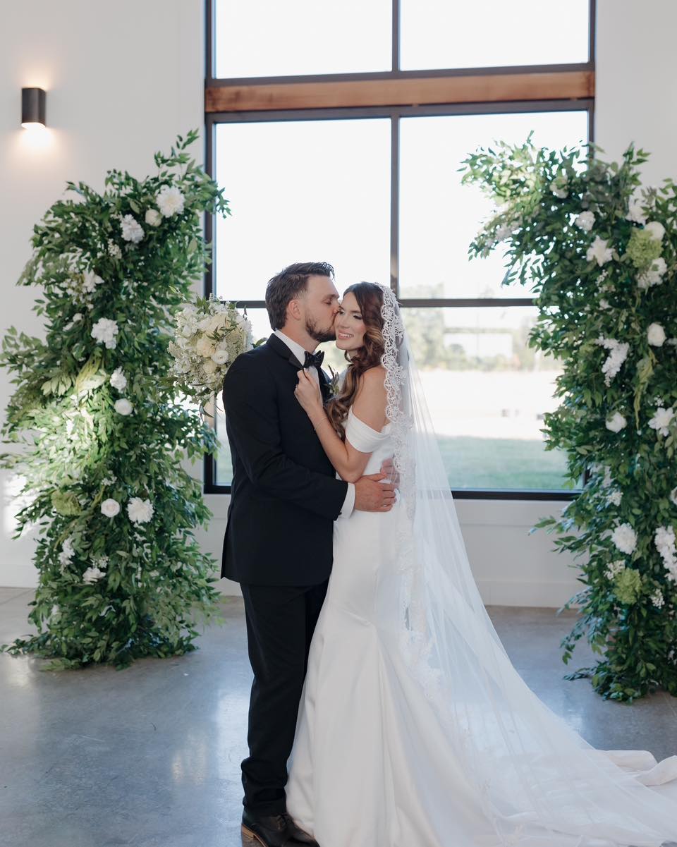 🌿 NEW NEW! Now renting our stunning greenery arches! Choose between elegant white florals or a simple greenery look.
Perfect for your wedding! Message us for details!
#weddingarches #wedding #partyrentals