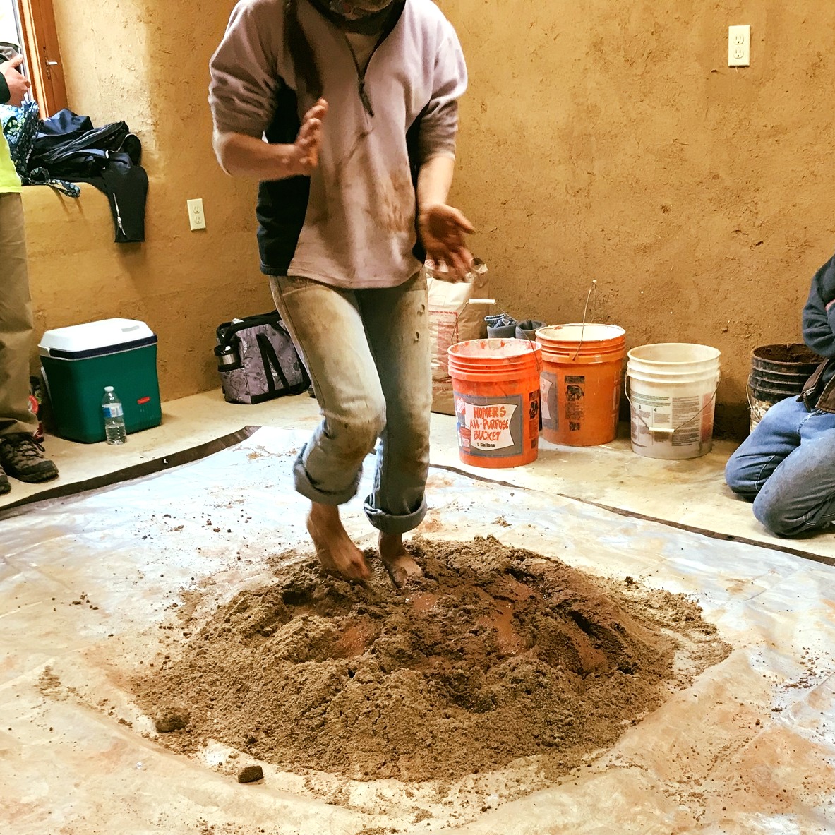 One of my teaching philosophies is to minimize power tools. Not because I'm opposed to power tools. But because I find if I teach the lowest-tech methods for doing things, everyone has the most empowering experience possible. (Also I'm a "safety first" kindof girl & taking power tools out of the equation increases the safety factor.)
This photo is me foot-stomping a finish plaster mix and racing a mechanical mixer outside. Guess who won 😉😎
#buildlikeagirl #empowering #workshops #ilovemyjob #clayplaster