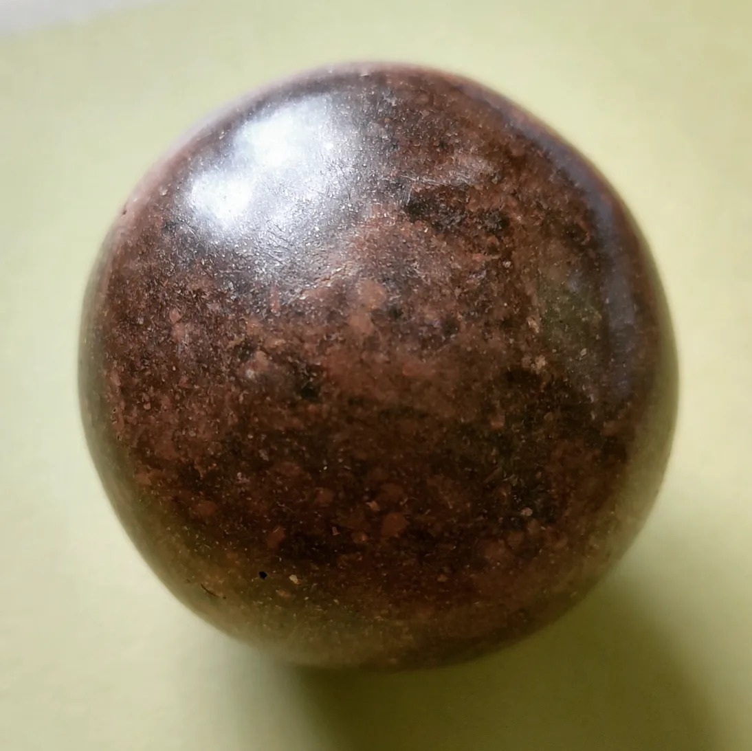 Yes, I'm posting 2 burnished balls.
I want to clarify the difference.
The first one, in brown, is just clay. Dirt. Soil. Only.
The second one has a lime plaster finish called #tadelakt.
Both are burnished...Which just means the surface is rubbed obsessively. That rubbing alone will make either clay or lime shiny. For lime, burnishing until it is shiny makes it a Venetian plaster. The reason they get shiny is because the burnishing aligns all of the particles in the same direction. And when they are all aligned, they reflect light back at you. Hence the shiny.
What's different about these two balls is that the clay is just clay. If it were a plaster on a wall, and you wanted it to stay shiny, you would next coat it with wax and buff the wax until it is also shiny. The wax makes the clay plaster washable.
This lime plaster technique, called tadelakt, involves adding black olive oil soap onto the surface at a very particular point in its curing process. The soap has a chemical reaction with some of the lime, which creates an integral wax INSIDE the surface of the plaster. (Soap does not make burnished clay shiny as there is no chemical reaction)
So...to summarize:
🌿Both clay and lime can be burnished until they are shiny
🌿Shiny clay on a wall gets a wax finish to keep it shiny
🌿Lime can be burnished with soap to create wax inside the plaster
Make sense? 😎🙃
#burnishedplaster #explained #naturalplaster #clayplaster #limeplaster