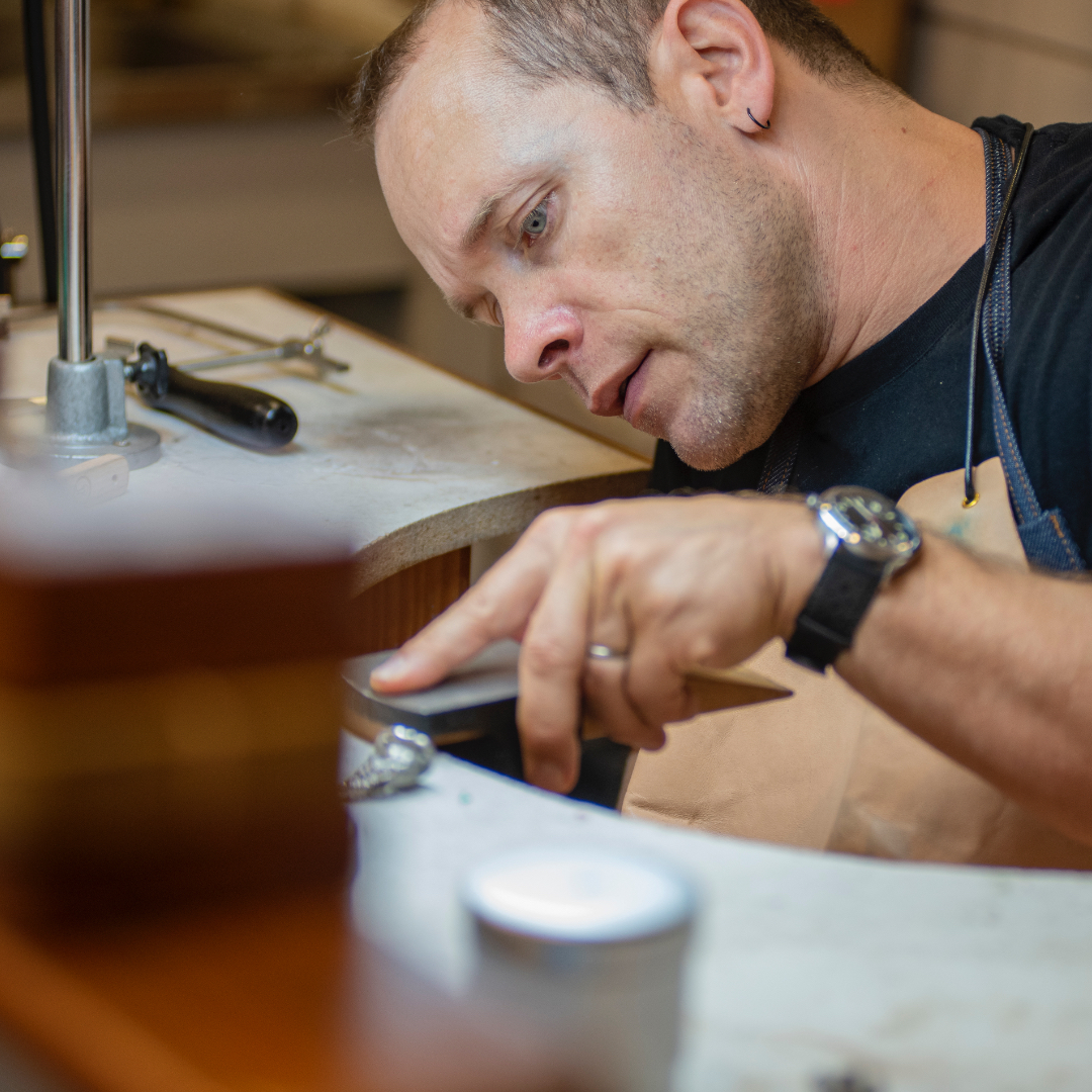 Reprise de fonte en cours...
📷@dedeur_production
#finistere #madeinfrance #bretagne #quimper #atelier #fonderie #fondeur #argent925 #silver