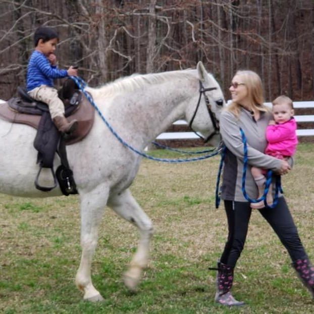Horses bring people together. #familytime #familactivities #childrenandhorses