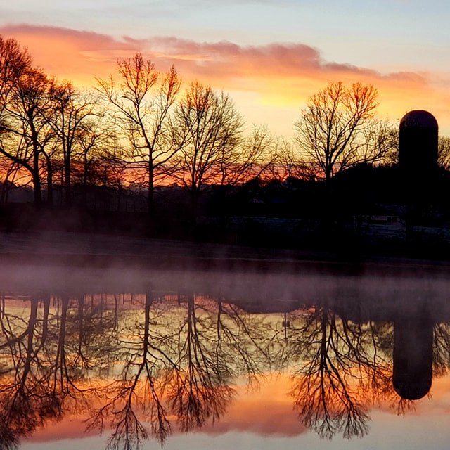 Yes, it's our home. And it's the place where my friends come to ride their horses. Find us on Highway 57 in Vincent, Ala. #ridingtrails #sunset #horseboarding
