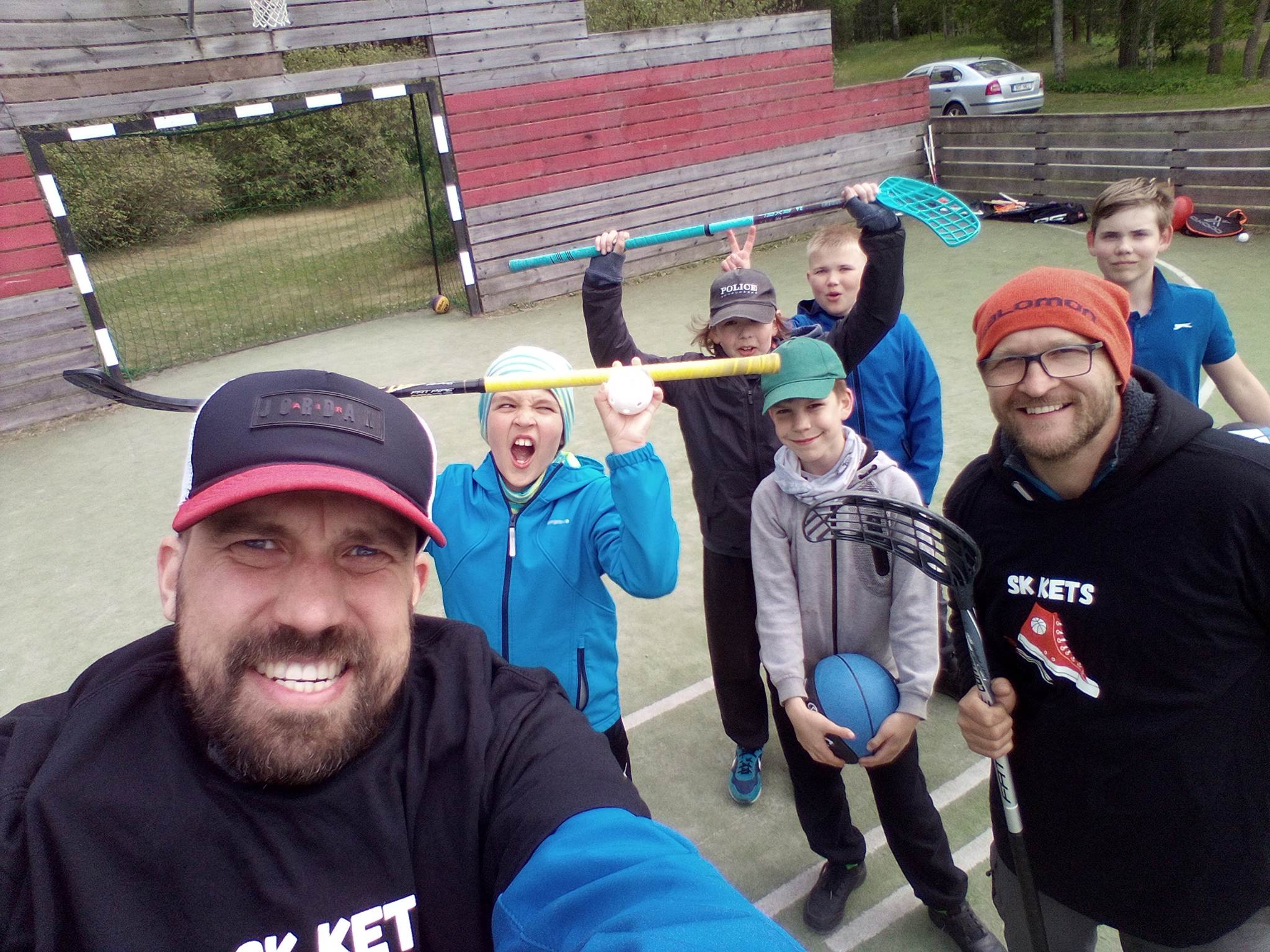 SK KETS korraldas eile Padise Laste ja Perepäeval treener Andrese ja Silveri eestvedamisel saalihoki ja korvpalli auhinnavõistlusi. Oli tore päev!