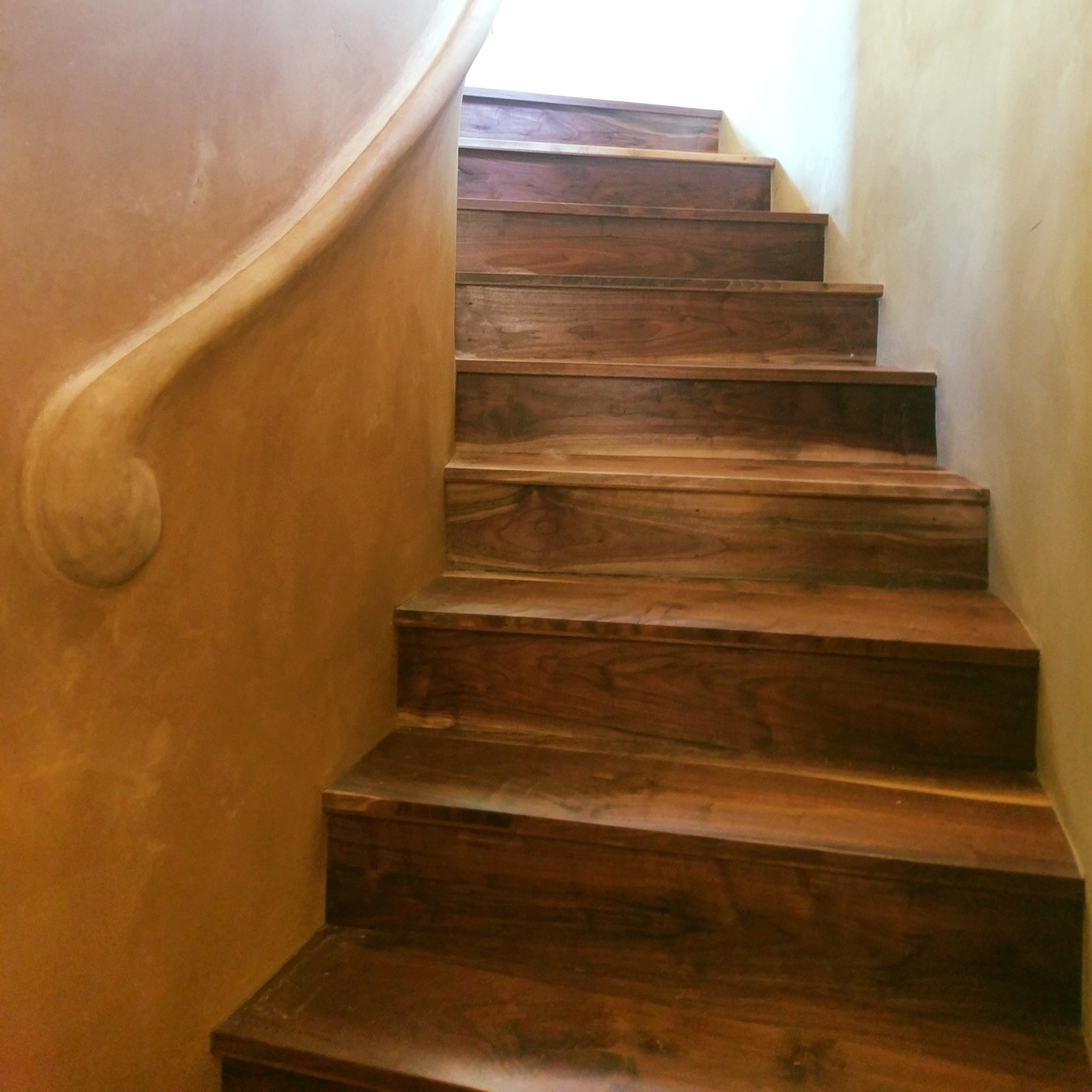 #tuesdaytip today is about how to create clean tight joints where plaster meets wood.
The question is how to make sure that your plaster (particularly #clayplaster) doesn't shrink away where it meets another material?
The answer is one word: compression.
Ok, two words: recipe + compression
First you need to test the recipe for your plaster. Make sure that it is strong (doesn't dust or flake) and that it doesn't crack as it dries.
Then, as you plaster, focus on the edges. Put a little extra material at the perimeter. Use a margin trowel or other hard trowel that lets you get right against the perimeter of the wall. Something that lets you apply extra pressure. And then make sure you compress compress compress along the edge. You can even come back as the plaster gets leather-hard, and compress some more.
The trick here is the extra plaster. If you are light on material at the edges, then compressing it will leave an indentation. You want it to be flush when you are done. So you need to add enough material that you can compress and the final surface will be even with the rest of your wall.
The last photo are my favorite tools for edgework. The trowel is a hard steel japanese tool from japanesetrowels.com. The long tool is called a "leaf & trowel" and was introduced to me by my dear friend Gabriel Franklin of @theartofplaster
#naturalplaster #plastertips #interiordesign #naturalinteriors #naturalbuilding #naturalarchitecture #itsallinthedetails #buildingbeauty #healthyhome