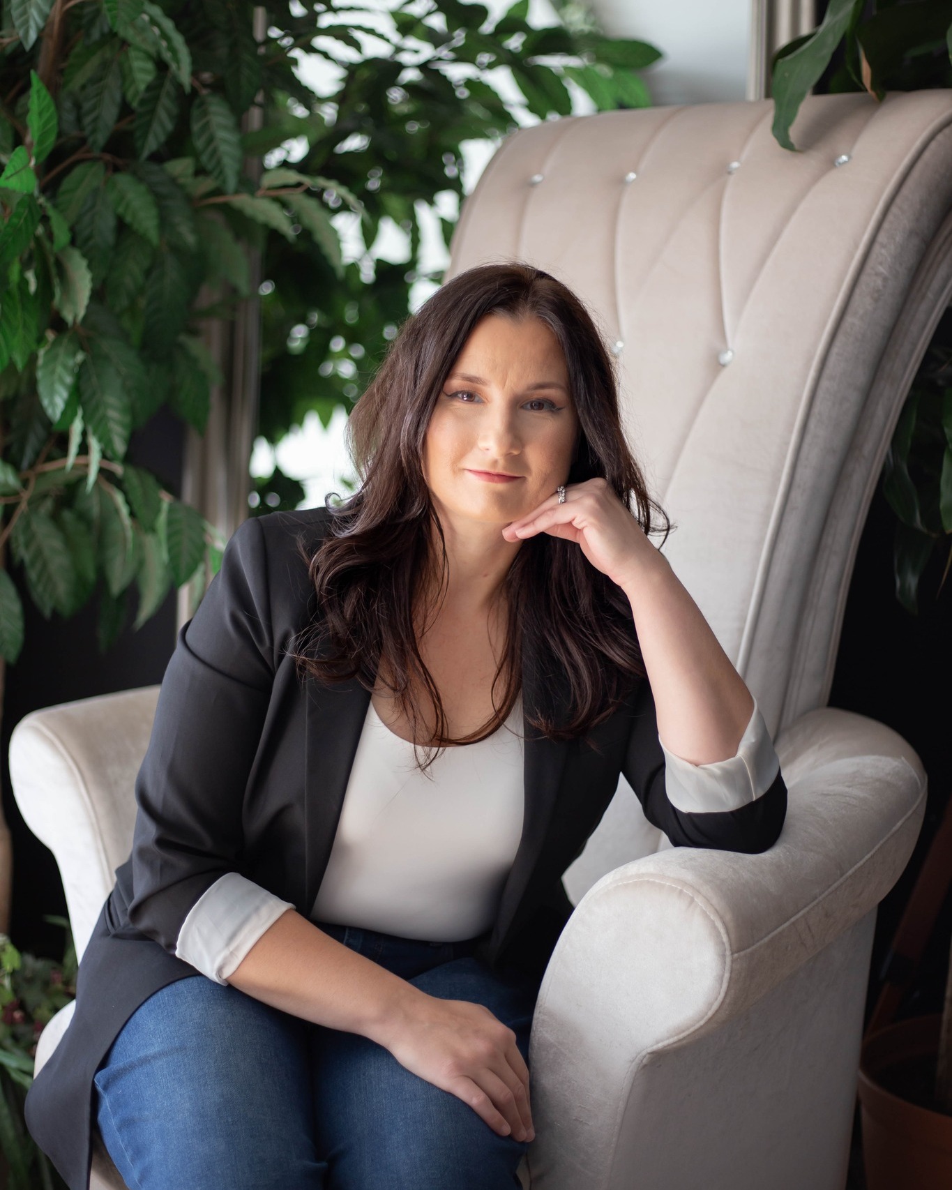 Ever wonder what makes people ๐๐ช๐ฎ or how the strongest brands pull it off? ๐ฌ I love geeking out on this stuff, diving into the details, so I can pass along all the good stuff to my clients.
Strong branding does the heavy lifting for you. It builds trust and makes sales happen naturally, so you donโt have to be the pushy salesperson.
๐ธ Photo credit: @alisonfieguth.photographer
--
#brandyourself #brandyourbusiness #airdriebusiness #marketingstrategy