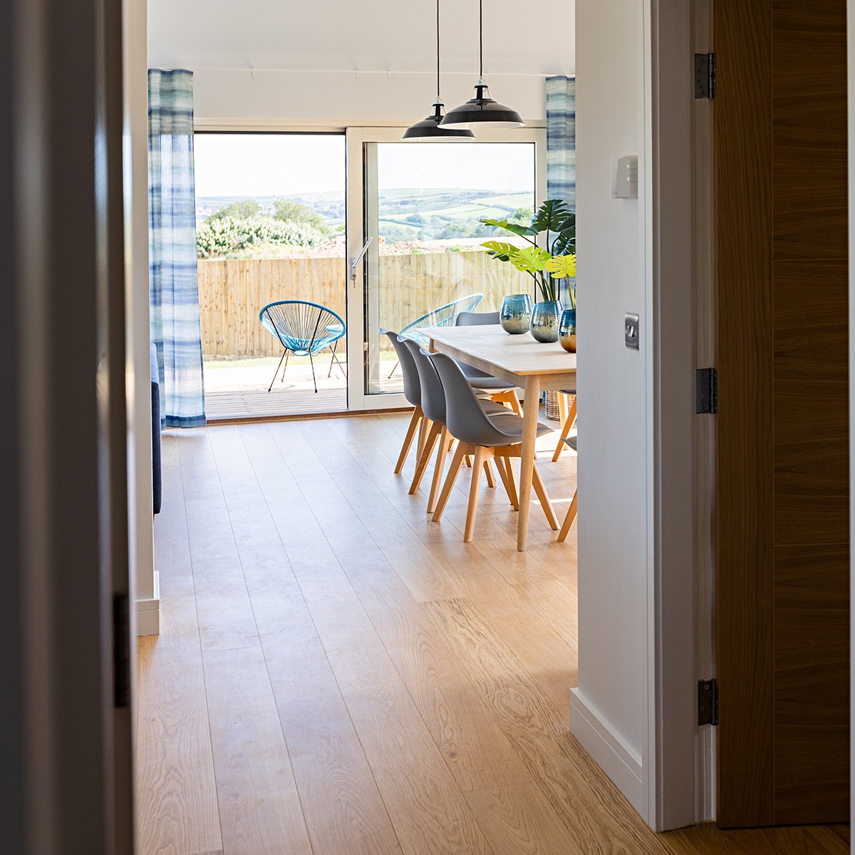 Hello 2025 ☀️🌊
Step into a year of adventure with our stunning eco-homes! Transform your living experience and embrace the elegance of a home that’s both sustainable and breath-taking. 🏡
#NewYearNewGetaway #2025Holiday #EcoLuxuryLiving #EscapeToTheCoast #SustainableLiving #NorthDevon #LuxuryHomes