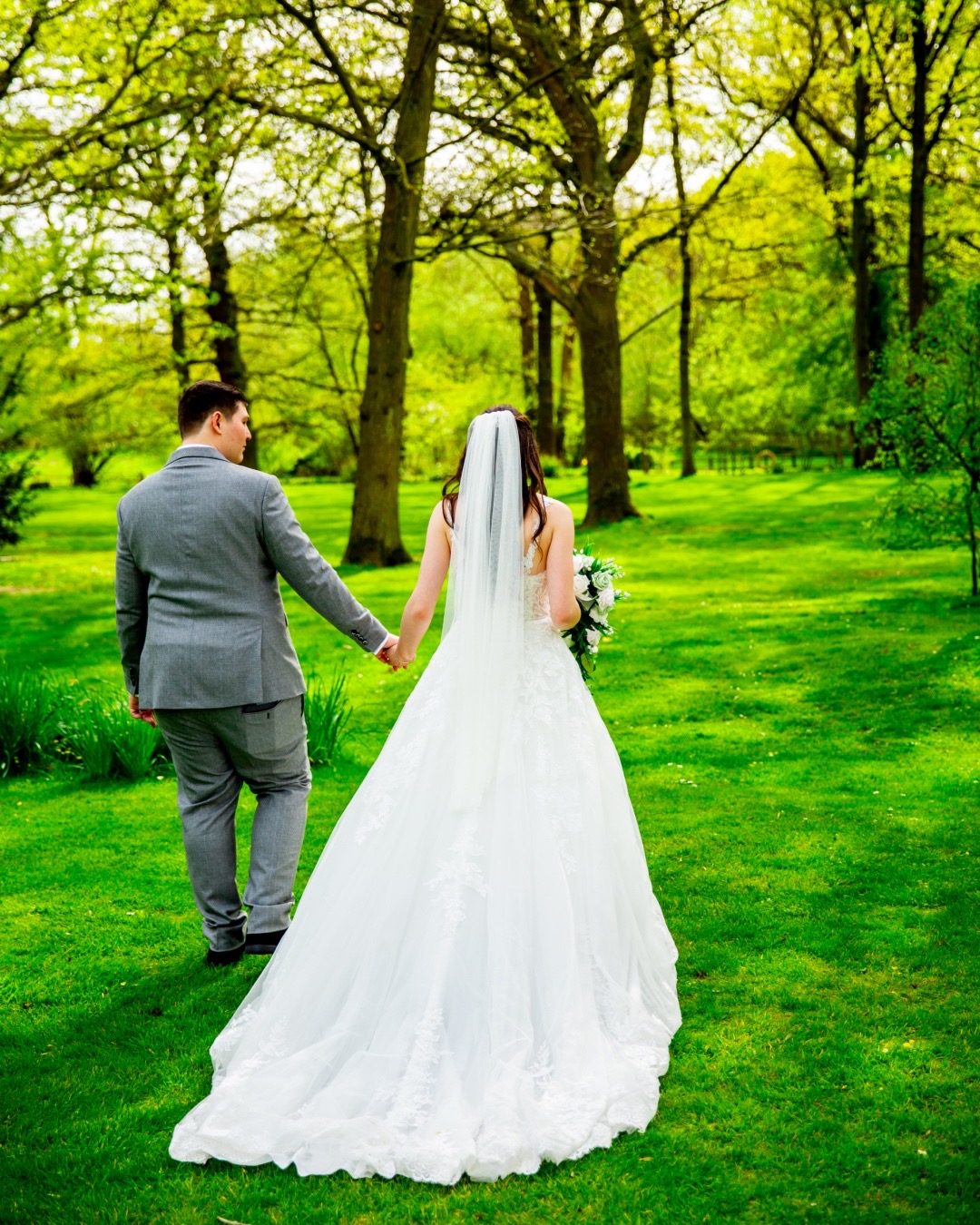 Thank you so much to N & L for having me on Friday 12th April for your wedding day!! I had a blast and I can't thank you enough for having me 💕✨
Congratulations to you both!! Wishing you and your families all the best for the future!! 😘
Venue: @mulberryhousehotel
Dress: @wed2b
.
.
.
.
.
#colourfulweddingphotography #candidweddingphotography #ukweddingphotographer @laurah3480 #hertfordshireweddingphotographer #essexweddingvenue #vibrantweddingphotos #mulberryhousewedding