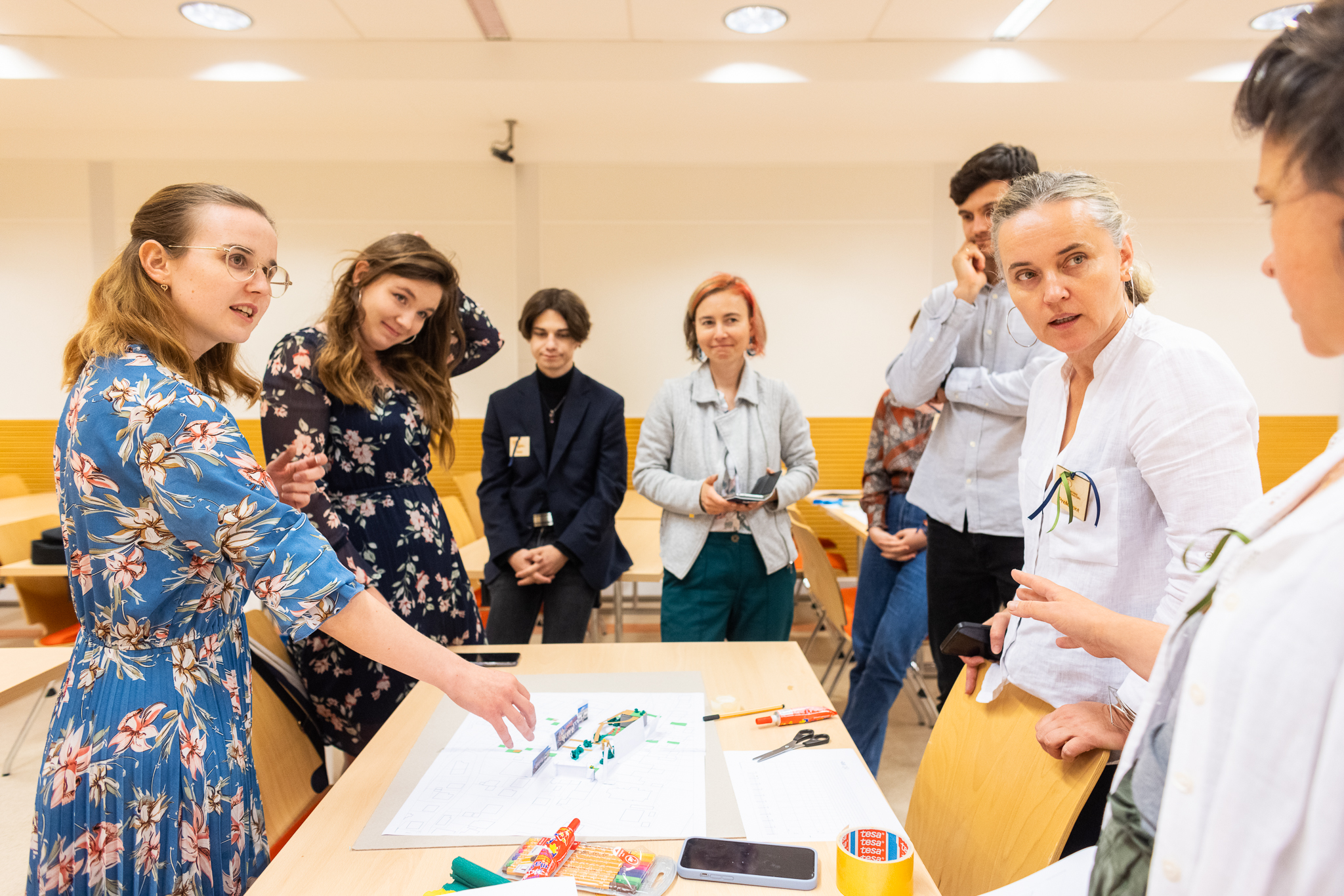 Na Heritage Innovators Day odbyły się warsztaty “Historia spotyka nowoczesność: rewitalizacja małych miast Podkarpacia”
Pod czujnym okiem zespołu Katedry Konserwacji WBIŚiA Politechniki Rzezowskiej uczestnicy zajmowali się projektowaniem innowacyjnych rozwiązań, które harmonijnie łączą potrzeby współczesności z zachowaniem historycznej spójności.
Warsztaty są inspirowane metodą gry architektonicznej „PLAYUBA", gdzie razem będziemy kształtować przestrzeń wokół nas.
Dyskusję prowadził Kacper Nosarzewski z 4CF, co gwarantuje, że nie zabrakło elementów #foresight i spojrzenia w przyszłość technologii, czy to używanej do rozrywki opartej o historyczne obiekty, czy do lepszej eksploatacji zabytkowych budynków.
#HID #HeritageInnovatorsDay #Fundacja8Marca #F8M #InnovationManor #NowyEuropejskiBauhaus #NEB #DziedzictwoKulturowe #pastforward #PolitechnikaRzeszowska #Rzeszow #RzeszowStolicaInnowacji #WXCA #SARP #NewEuropeanBauhaus