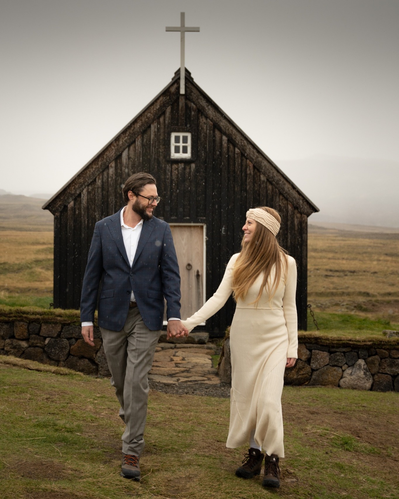 When nature decided to surprise us with snow on this beautiful elopement day in Krýsuvík. Iceland’s weather might be unpredictable, but it’s always stunning! Perfect backdrop for capturing love in the heart of Iceland. 💍❄️ #ElopementPhotographerIceland #IcelandCouplesPhotography #IcelandElopement