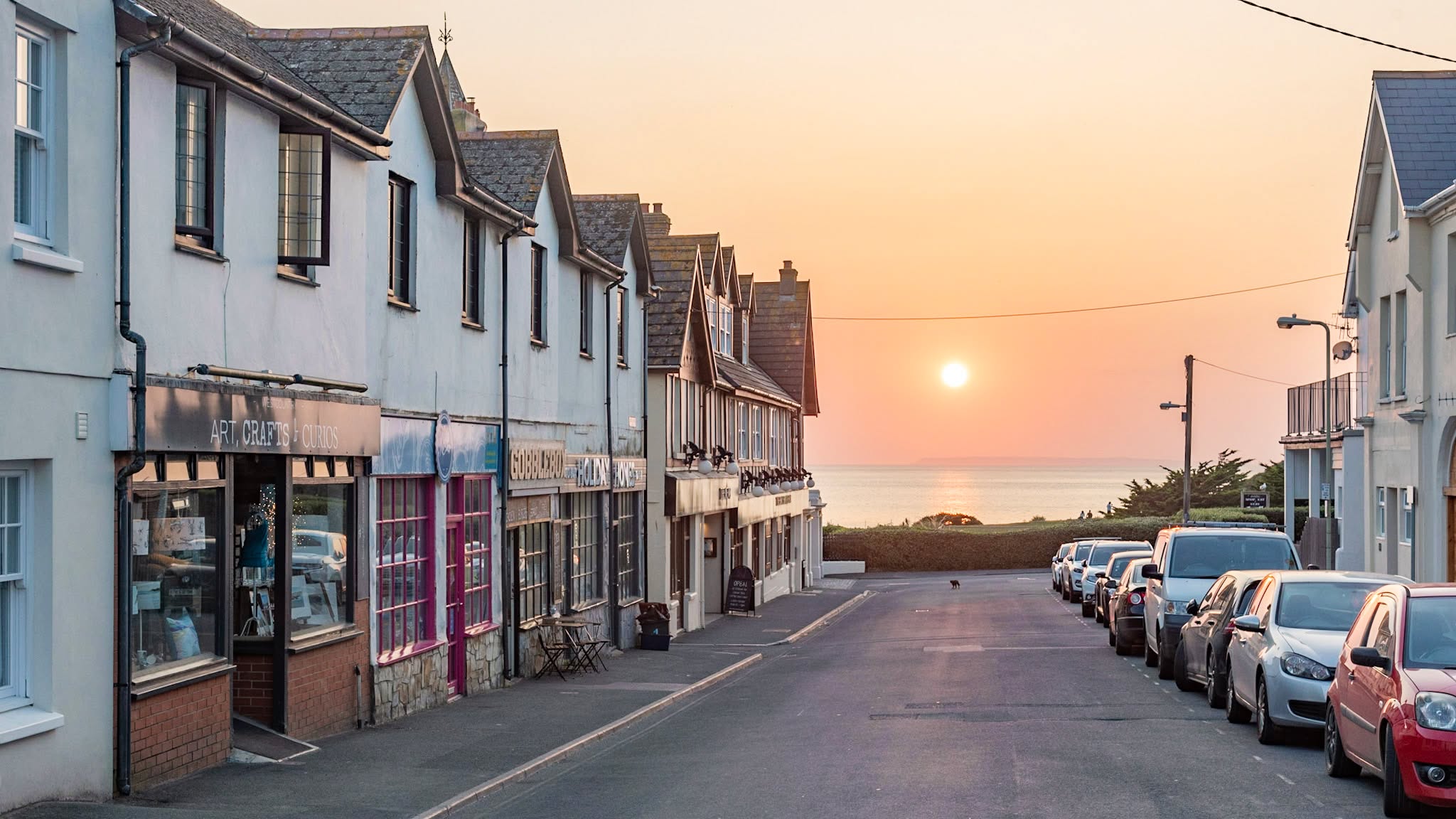 If your idea of a luxurious holiday is one that combines wild and rugged coastlines with eclectic towns and delicious food, then Woolacombe is the perfect destination for you.☀️
#Willingcott #Woolacombe #EscapeToTheCoast #DevonHoliday #DevonEscape #CoastalEscape #SummerHolidays #DogFriendlyStaycation #NorthDevonCoast #LuxuryLiving