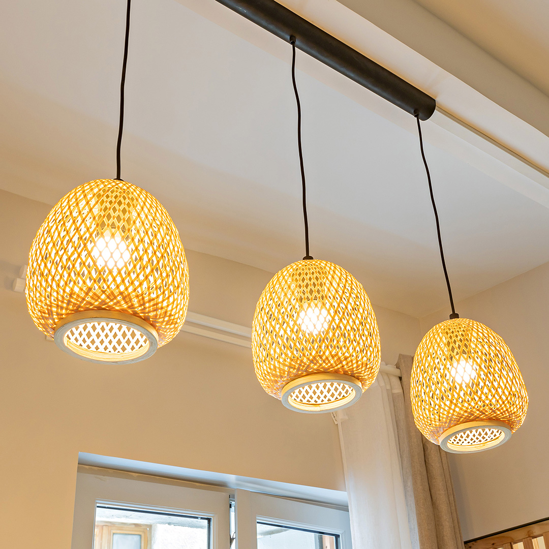 🛏️ AirBnB / AGENCE IMMOBILIÈRE / ARCHITECTURE /
📸 Mettez en avant votre 🆃🆁🅰🆅🅰🅸🅻, illustrez vos réseaux sociaux ou votre site internet, faîtes la 𝗣𝗿𝗼𝗺𝗼𝘁𝗶𝗼𝗻 de vos biens.
🏗️ Vous êtes architecte, constructeur, maître d’œuvre en Occitanie démarquez-vous en travaillant avec un photographe professionnel !
📈 Pour mettre en valeur vos biens en location 🏘️ Airbnb et autres plateformes de gestion vous avez besoins d'un photographe qui maitrise les lumières naturelles ou au flash mais aussi la post-production 💻 afin d'avoir un rendu professionnel.
📷 Le matériel est important car un objectif grand angle permet de mettre en valeur les surfaces les plus étroites, à condition de maîtriser les valeurs de plans et la symétrie des images 📐.
Investir sur un photographe professionnel c'est rentabiliser votre temps et votre argent 💰, c'est séduire les acheteurs mais aussi les voyageurs 👣 et les touristes de passage 🎒.
#AirBnB #PhotographieProfessionnelle #EspaceAccueillant #photo #photographe #productionvideo #occitanie #languedoc #gard #aude #btp #tourisme #architecture
#immobilier #photographearchitecture #photographeimmobilier #graphisme #colors #city #photographeentreprise #promoteurimmobilier #architecturemontpellier #triptyque