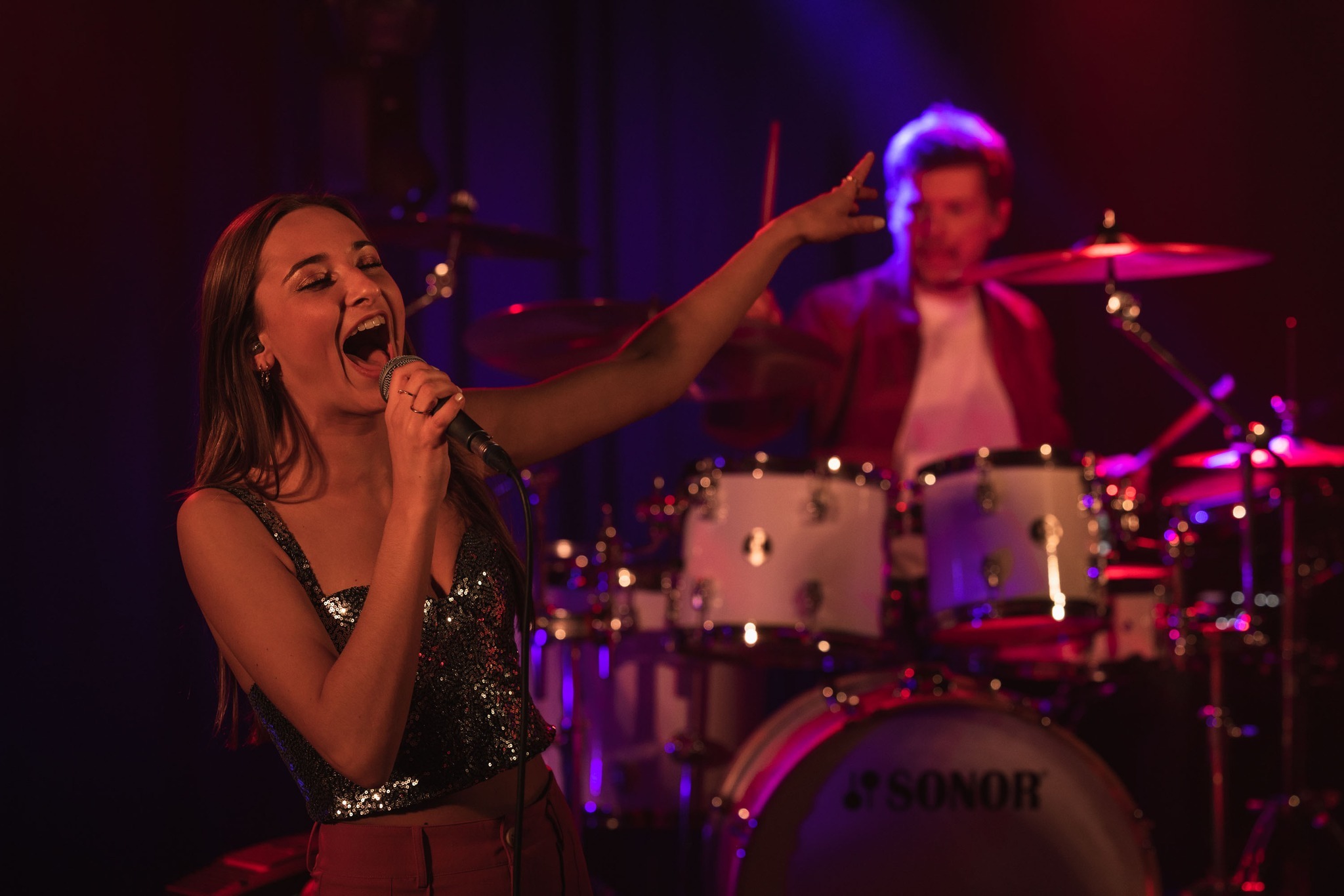 Weer een leuk project van Footlight Beeld & Design. Was erg leuk om te doen! Ben je net als MOZA op zoek naar professionele concertfoto's?
Boek je fotoshoot op www.footlight.eu/concertfotografie/