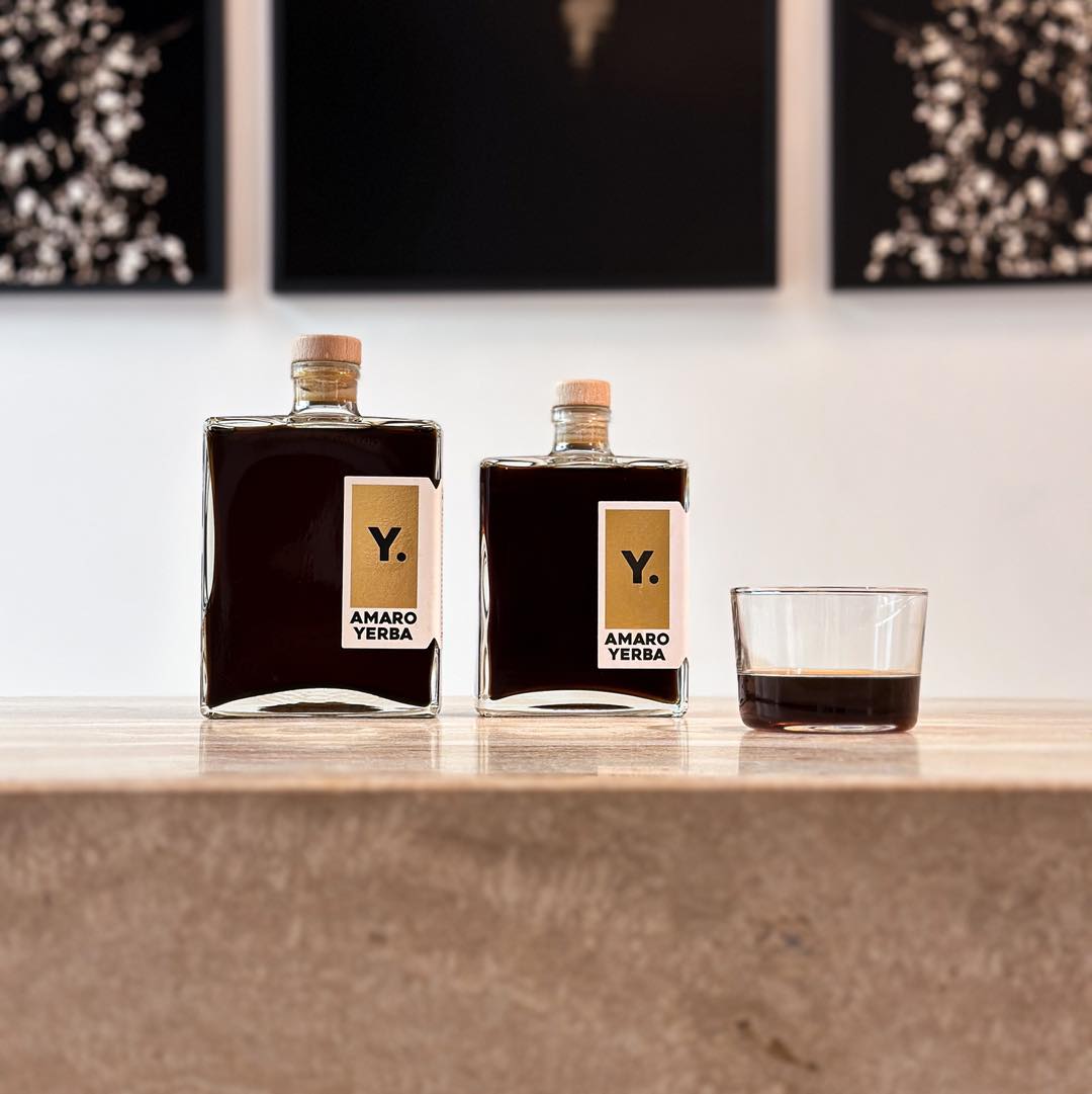 Sei curioso di provare Amaro Yerba? Sul nostro e-commerce, oltre alla classica bottiglia da 70 cl ora puoi trovare la nuova bottiglia da 50 cl in edizione limitata.
Amaro yerba, piccolo nel formato, stesso gusto di sempre.
.
.
.
.
.
.
#amaroyerba #amaro #amaroitaliano
#bitter #yerbamate #mate #novita
#edizionelimitata #regalo