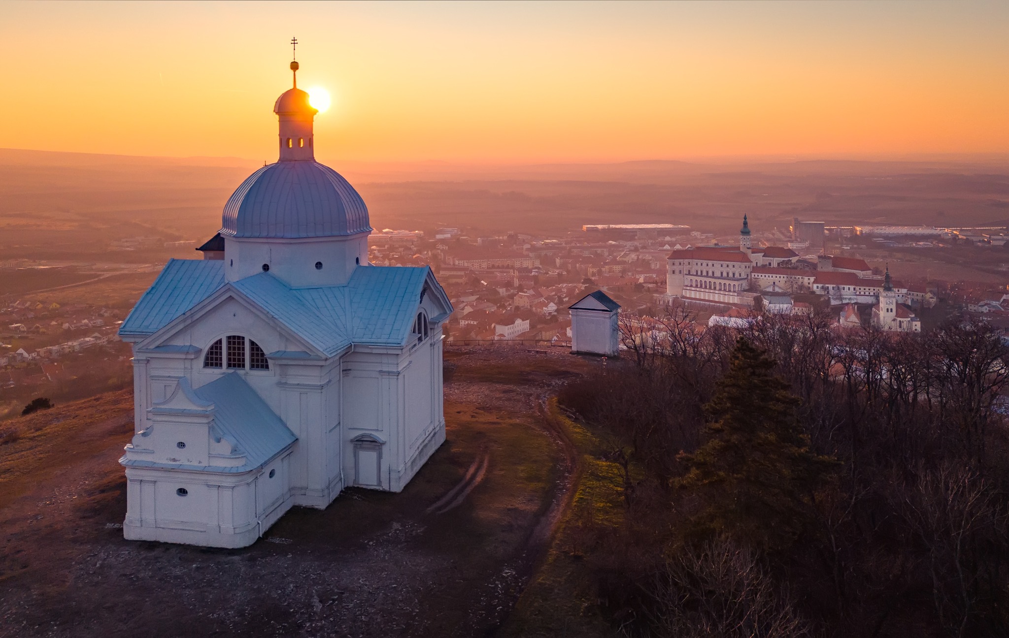 (c) Petr Míšek
#sebastianus #svatykopecek #svatykopecekmikulov #heiligerberg #mikulov #nikolsburg #architecture #architecturephotography #zapadslunce #sonnenuntergang #romantic #jiznimorava #südmähren #southmoravia @mestomikulov