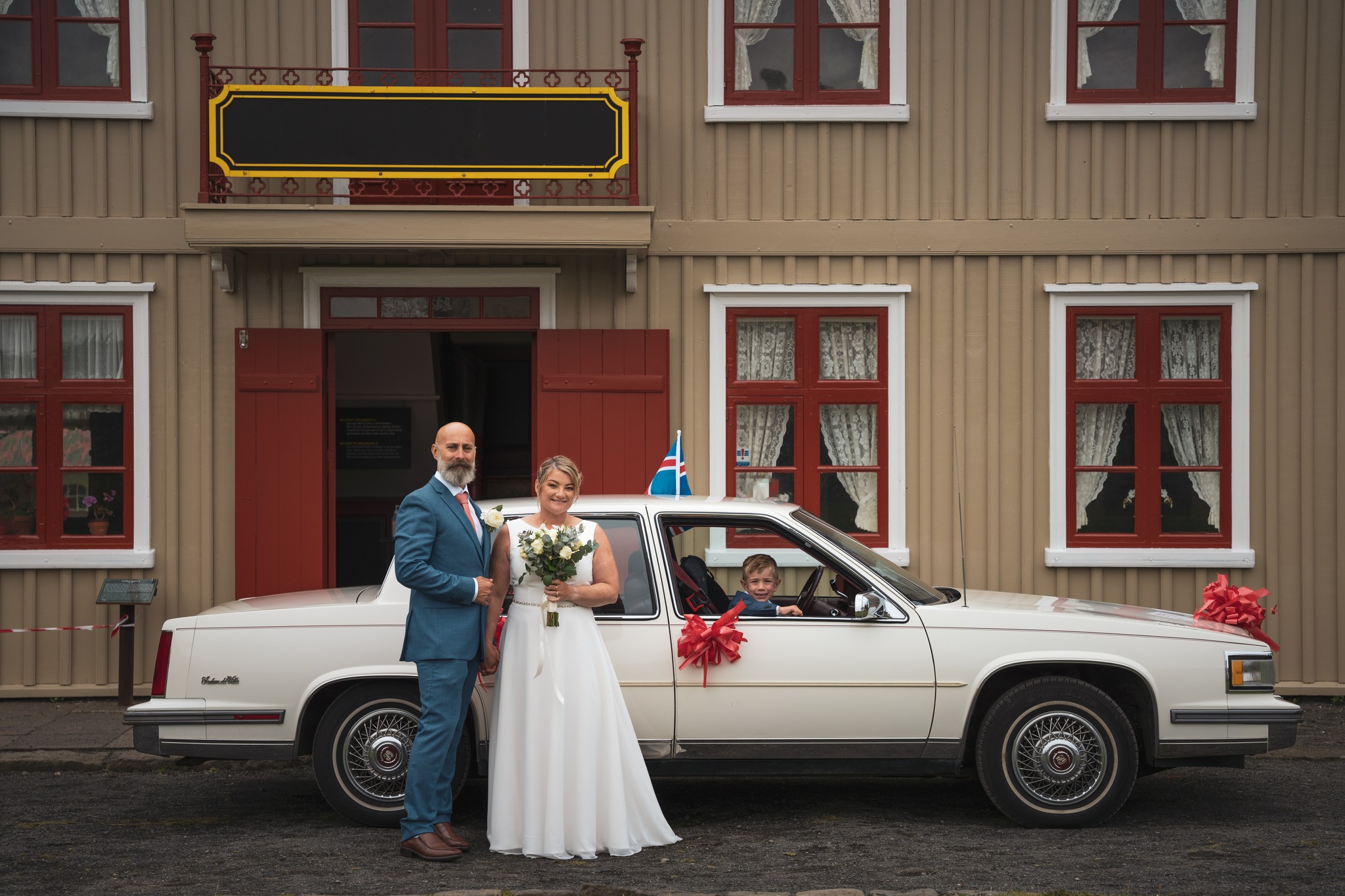 A little throwback with this fun wedding in Reykjavík 🥀