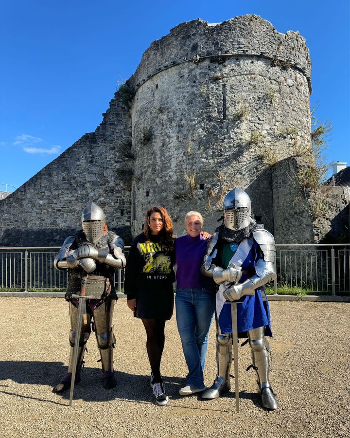 After a very busy summer of tours and tournaments things are starting to quiet down but to end the summer with a bit of a bang today I was filming with Carina and Farah from Sweden for their show Drömlandet (Dreamland). As well a massive thanks to Joe from @fragaracharmouredcombat for coming down and helping me show a bit of the sport I love.