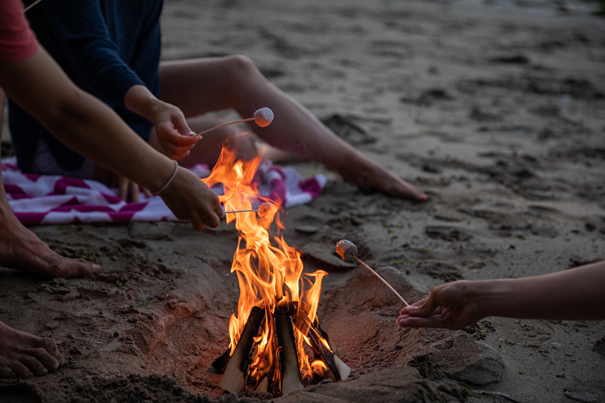 Autumn evenings are perfect for bundling up, grabbing cosy blankets, and heading to the beach!🔥
Unforgettable memories are created at Willingcott.
#Willingcott #NorthDevon #Holidayhome #EscapeToTheCoast #PeacefulVacation #AutumninDevon #LuxuryHomes