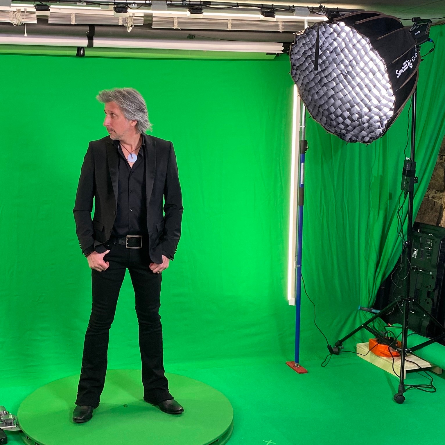 Alles im grünen Bereich? Nur noch wenige Stunden bis zur Video-Premiere am Fr., 1. März, 8.00 Uhr. «Kompliment, Kompliment» – der neue Sound von #RogerDeWin.
Hier gibt’s mehr: https://save-it.cc/ds-music/kompliment
#NeueÄra #schweiz #danisparnentertainment #neueSingle #thurgau #entertainer