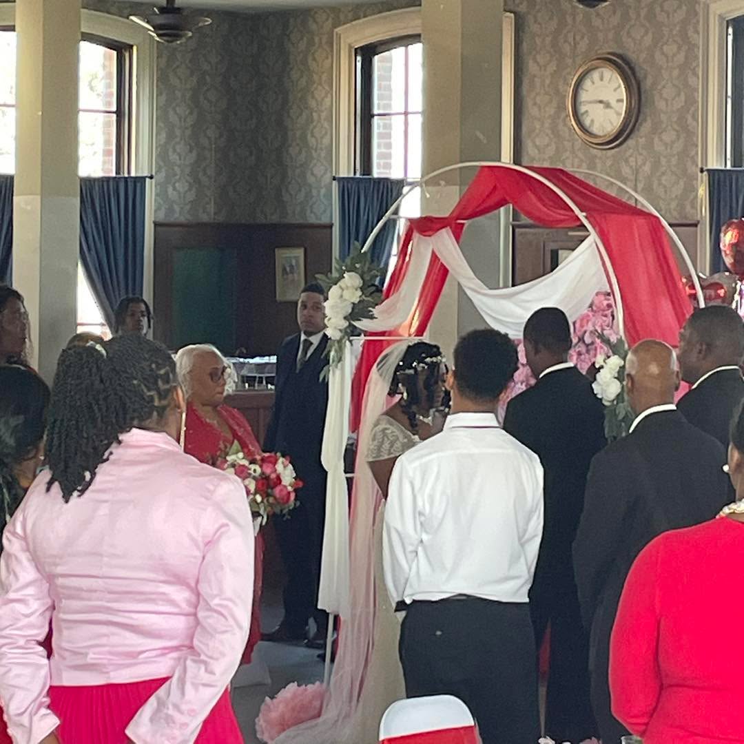 Congratulations to the new Mr. & Mrs. Robinson!! Thank you for having us on your special day!!
#ctwedding #windsorctdj #weddingplanning