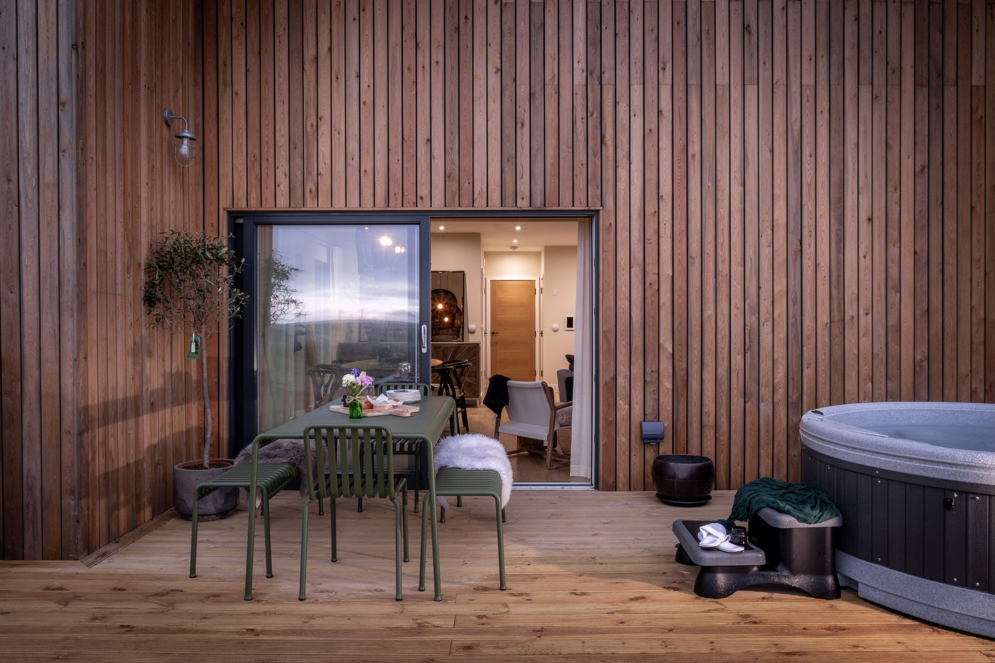 Cosy evenings at No. 3 ✨
Nestled in 100 acres of countryside beyond the coastline, this property provides a serene escape. Experience a unique getaway on Devon's North Coast at this newly-built eco home, just 2 miles from Woolacombe Beach.
#Willingcott #EscapeToTheCoast #DevonEscape #FamilyGetaway #UnwindInStyle #WoolacombeAdventures #LongWeekendRetreat