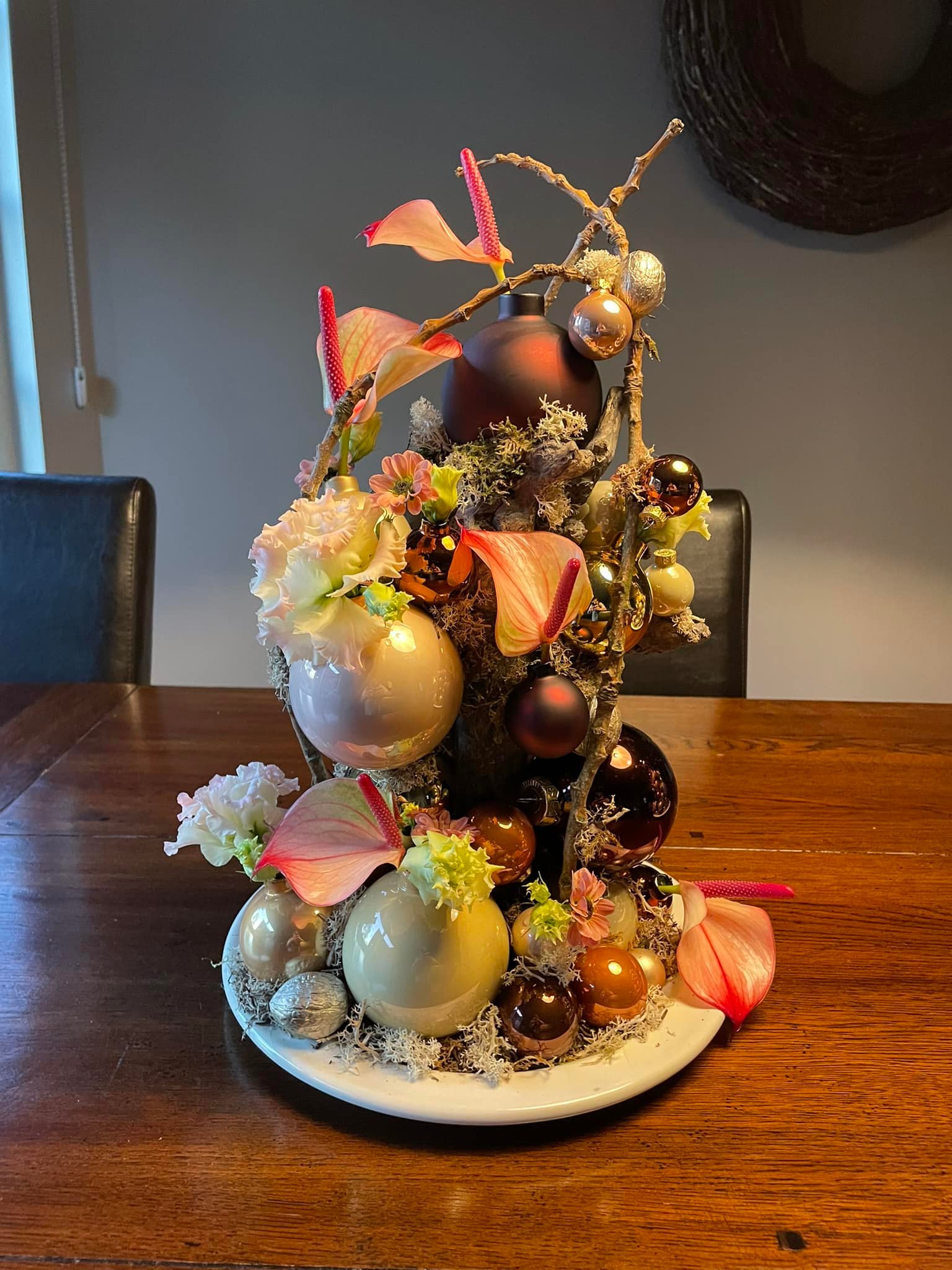 Workshop Kerst -
Kerstballen en takkenconstructie
Kerstballen als vaasjes zorgen ervoor dat de bloemen de volledige kerstperiode kunnen worden ververst
Data:
- zondag 8 december 2024 - 10u
- zondag 15 december 2024 - 10u
- zondag 22 december 2024 - 10u
Meer info: fleursarrosees@telenet.be