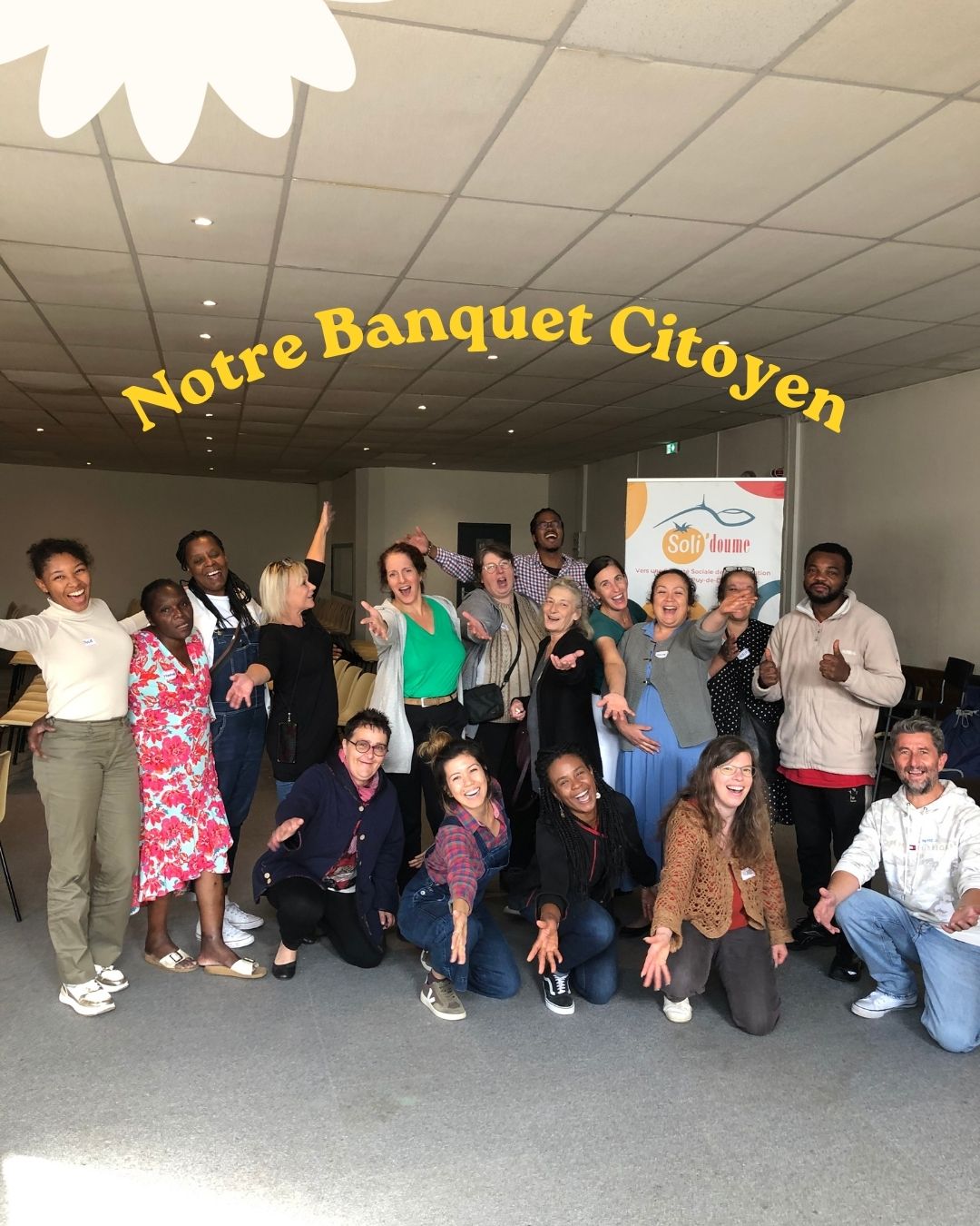 L’énergie de cette journée était dingue ! 🙌
Notre Banquet Citoyen, on s’en rappellera.
Le 24 septembre, on a passé la journée avec nos bénéficiaires pour papoter alimentation et justice alimentaire 🙆♀️
On a aussi créé 2 chansons (qui ne ressemblent qu’à nous) : “Le cœur qui bat”, et “Manger, c’est génial” 🥰🥁 On a même partagé l’émotion de les chanter sur scène 💘
(On s’est découvert des talents de rockstars.)
Bravo à celles et ceux qui ont œuvré en cuisine, et qui nous ont régalés pour ce Banquet ! 🥰
Merci à tous nos bénéficiaires qui se sont donnés à fond pendant cette journée, à l'initiative de l’UGESS, merci à @solidoume63 et au @cisca.63 pour cette co-organisation et d’avoir osé jouer la carte de la créativité avec nous !
Dites-nous en commentaire si ça vous plairait d’écouter les chansons qu’on a créées !