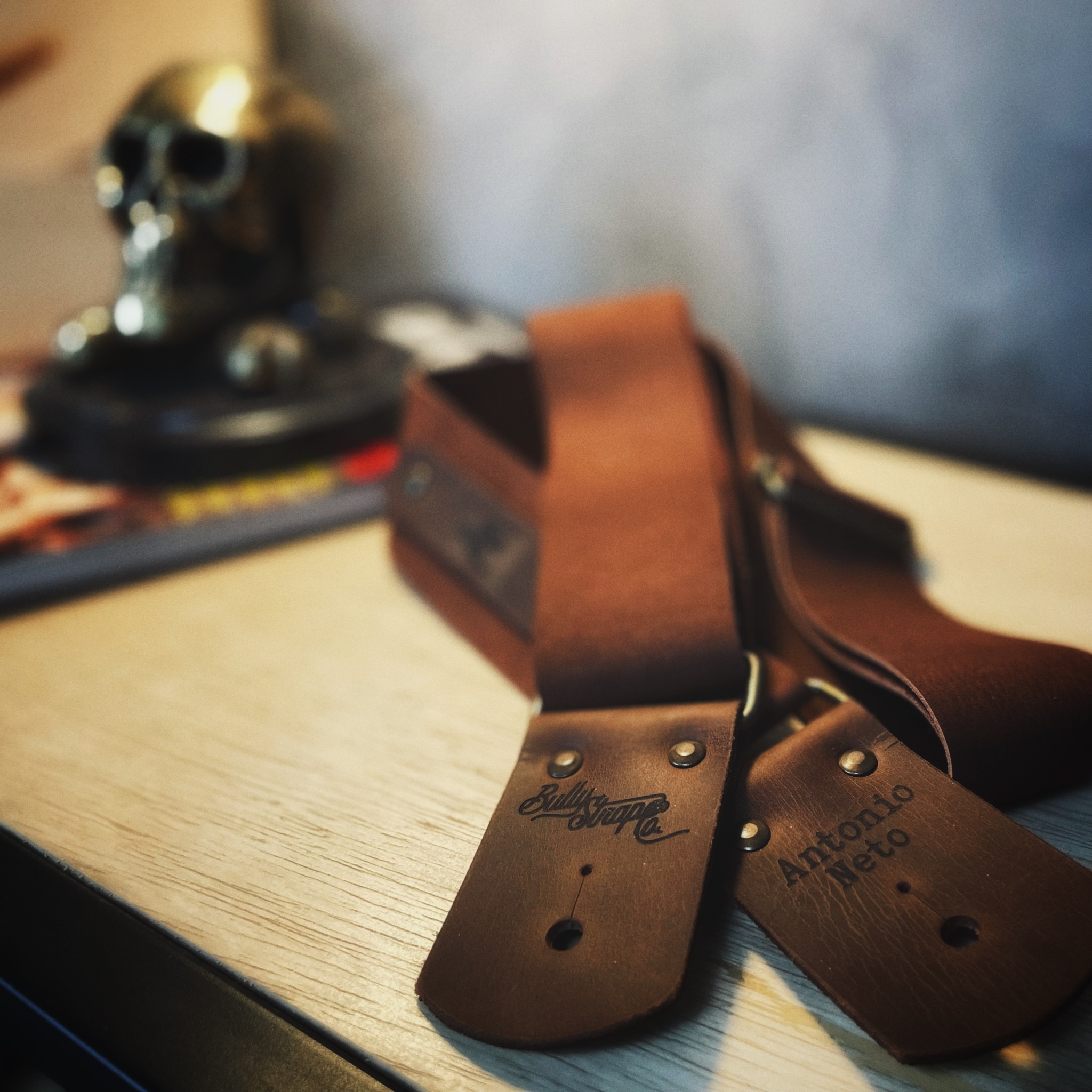 🤘😍
.
.
.
#façaacontecer #leathergoods #leatherguitarstraps #correiasparaguitarra #acessóriosemcouro #handmade #leather #feitosàmão #feitosàmãonobrasil #couro #artigosdecouro #qualidade #exclusividade #rústico #rocknroll #blues #coffee #café #musicacouroecafé #agenteamaoquefaz
