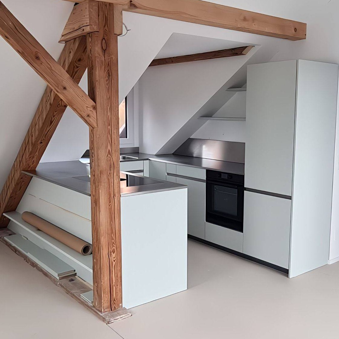 Und hier ist das Endergebnis! 😍 Die Küche in Horgen ist jetzt fertig und sie sieht einfach fantastisch aus. Funktional, modern und perfekt auf die Bedürfnisse einer Mietwohnung abgestimmt. Ein grosses Dankeschön an unsere grossartigen Partner für die Top-Arbeit! 🙏✨
@suterinox @elbaukuechen @woelfli_bauplanung
#Küchenbau #FertigeKüche #Designerküche #NeueKüche #SchweizerQualität #Küchenliebe #Handwerkskunst #InteriorDesign #Limmattal