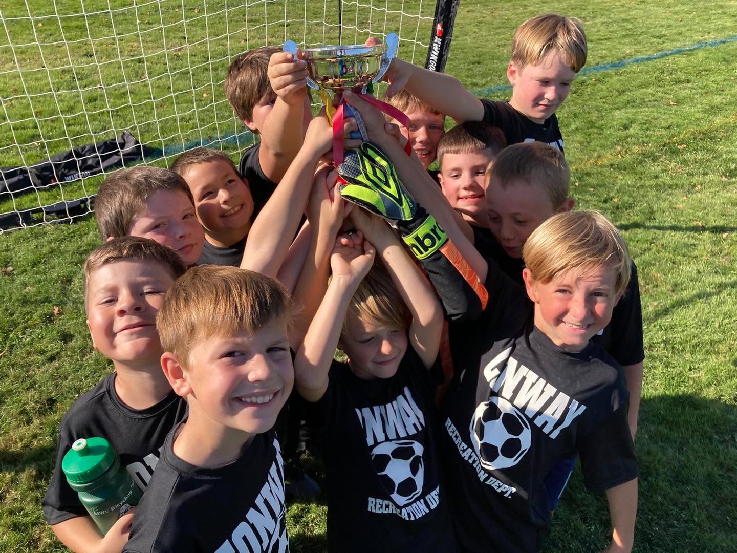 Congrats to grade 5-6 champs Lafayette and grade 3-4 champs Conway!! A great tournament. Thank you to teams, coaches, parents, sponsors, volunteers and everyone who made this another successful event!