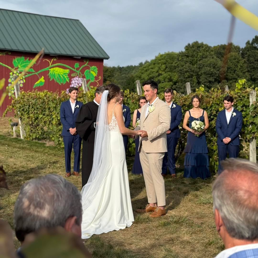 Congratulations to Dan and Jules! Thank you so much for the opportunity to be part of your special day!
#ctweddings #ctweddingdj #harmongrayentertainment