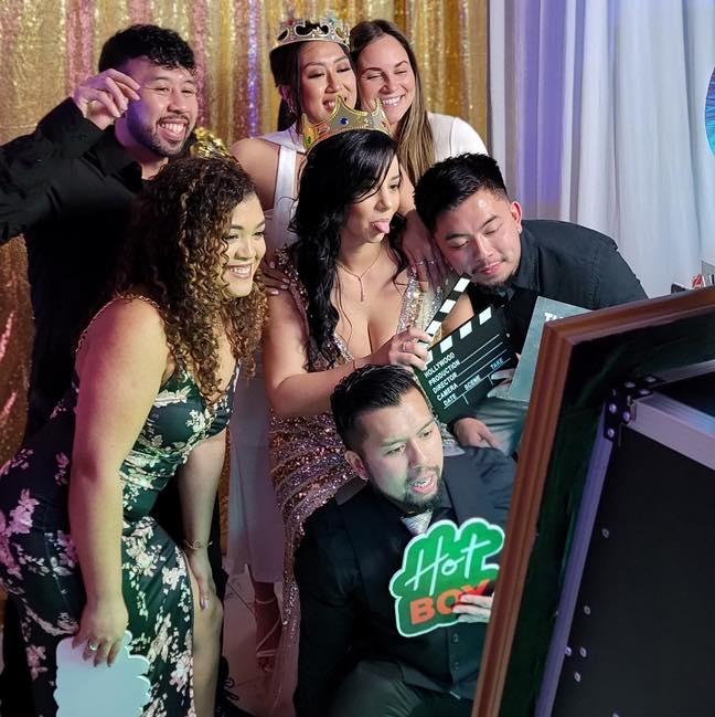 Step into a world of reflection and fun with our mirror photo booth! ๐ธโจ Capture unforgettable moments in style and leave with memories that shine bright.
#hgphotobooth #harmongrayent #mirrorphotoboothct #photoboothct #magicmirrorphotobooth #mirrorboothct