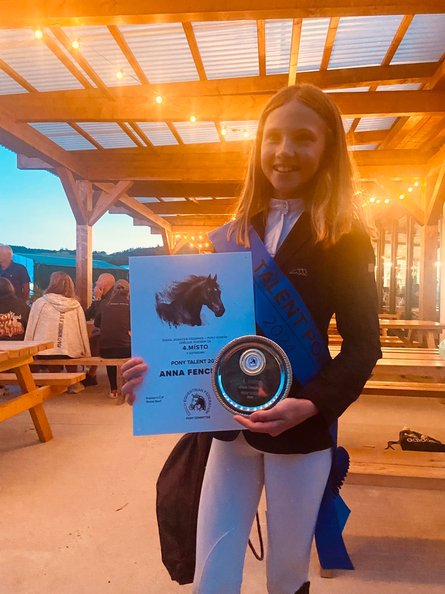 Gratulujeme Aničce a Anabelce ke krásnému 4 místu v seriálu TALENT PONY 2024. Pro Aničku je to první sezóna na pony B a přejeme A&A spoustu pěkných parkurů do budoucna🦄🙏🏻❤️.