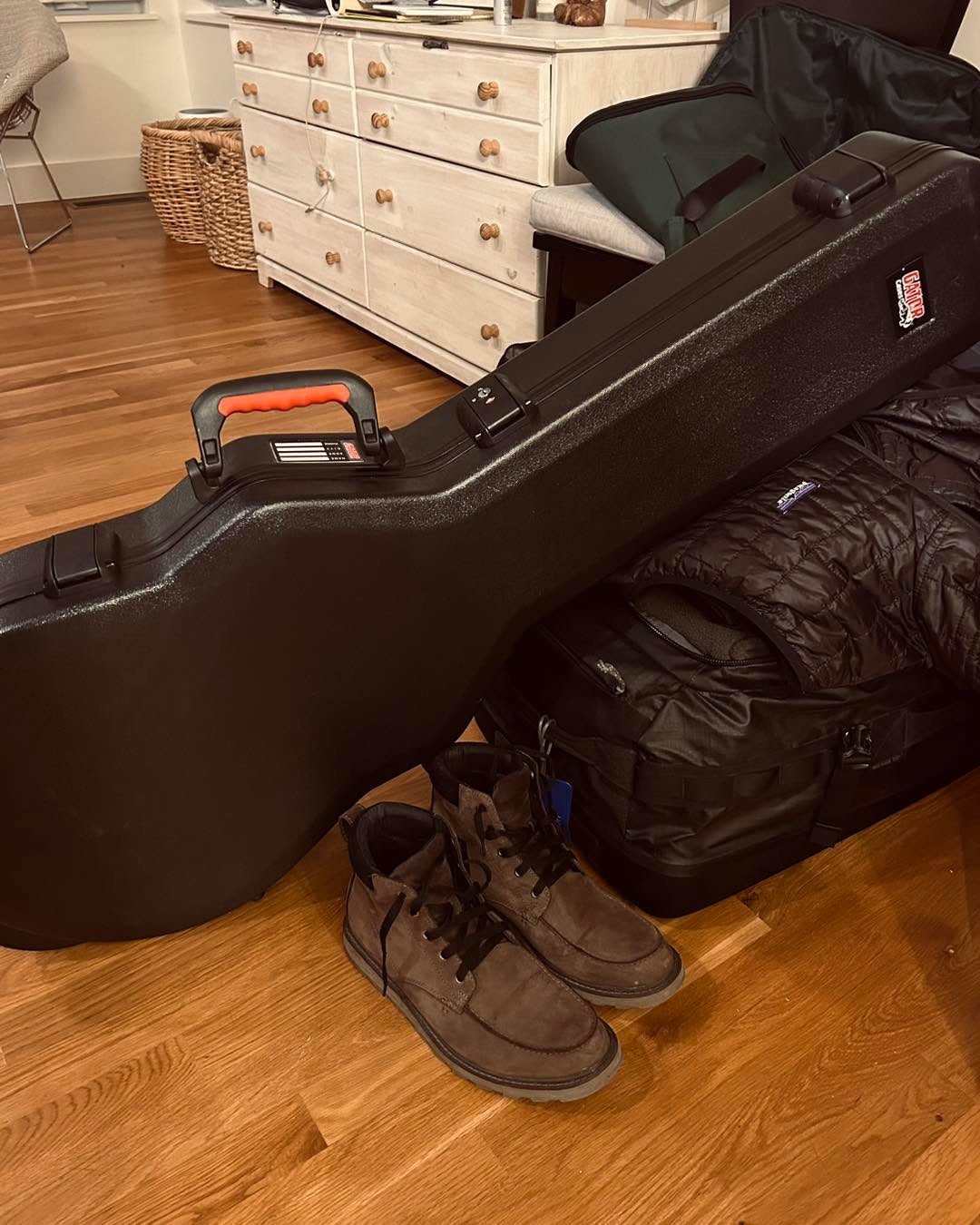 Is Oregon ready for me? Have performances the next two nights - 2/9 at Silver Moon Brewing and 2/10 at High Desert Music Hall.
Iāll be with my friends @mostest_band Mark Ransom and Eddie Stern. Canāt wait!
.
.
.
.
@highdesertmusichall @silvermoonbrewing @gbotsmusic @calldownthunder @petekmusic @landejam
#music #musicianlife #oregon #grateful #ontheroad #roadtrip #ericransommusic