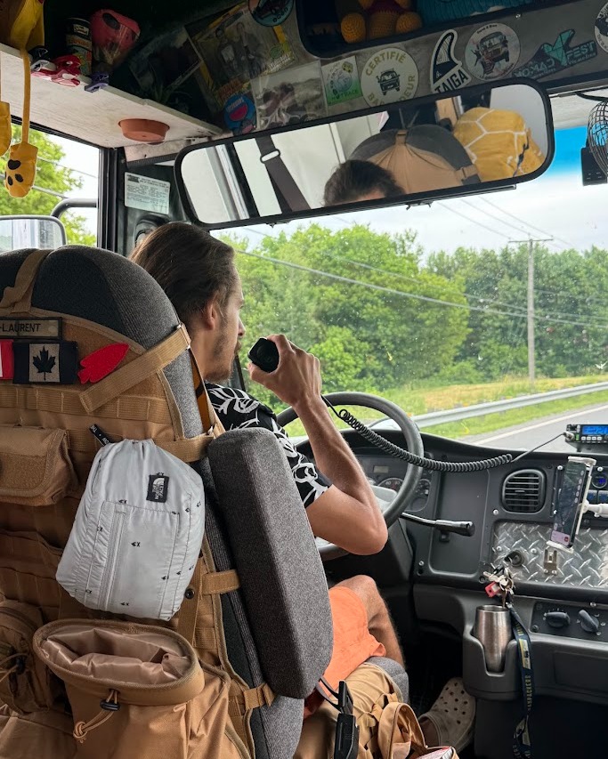 Capitaine Sam au volant 🫡
(Juin 2024)
#capitaine #yescaptain #buslife #buslifers #buslifeadventure #buslifeadventures #captain