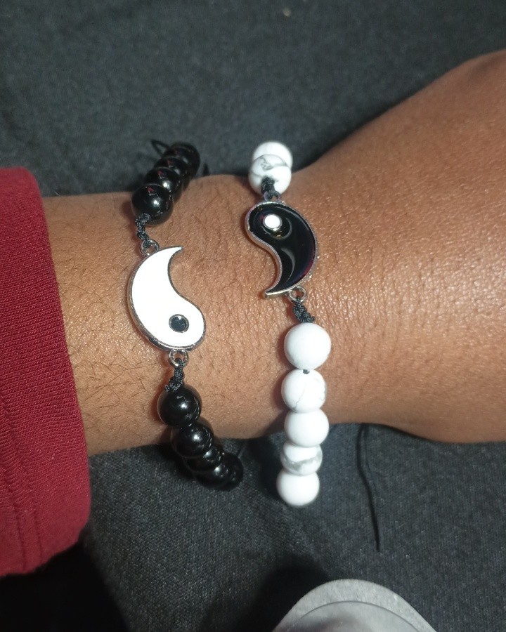 ✨ This Weekend’s Highlights! ✨
🖤 Yin & Yang Bracelets – Featuring #OnyxStone for strength and #HowliteStone for calm energy.
💖 Iridescent Heart Earrings – Double heart earrings with shimmering center that catch the light beautifully!
⏳ Available exclusively at Hartford Glow – Don’t miss out!
📍 See you at Hartford Glow 2024
#ExclusiveFinds #JewelryLovers #holidayshopping #holidaylights