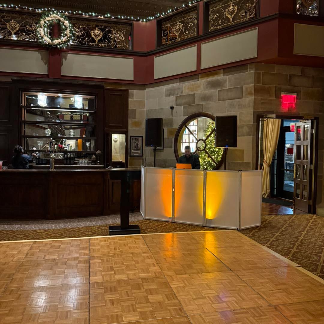 Thank you to Hartford Healthcare Thoracic Surgery & Interventional Pulmonology for having us at their holiday party!!
#holidaypartyct #ctevents #harmongrayentertainment #ctdj #ctphotobooths