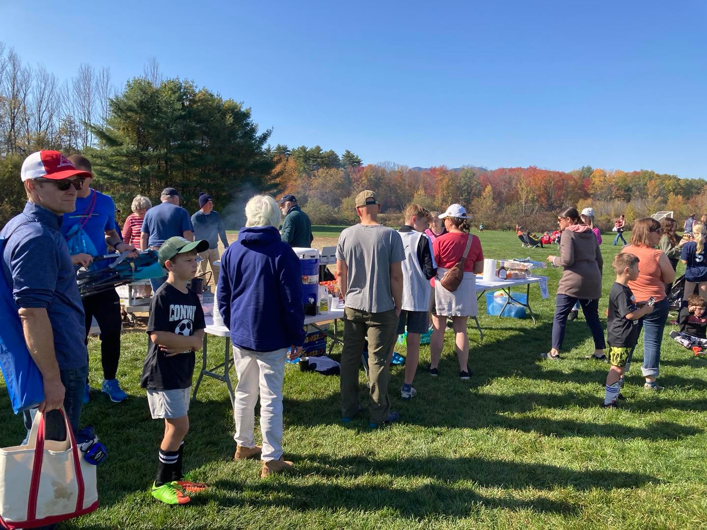 Shout out to Delaney's Hole in the Wall for providing the great food being grilled up by Kiwanis Club of Mount Washington Valley. MAINEIACS BBQ is here too! Players and spectators are staying fueled!! Thank you for supporting MWV Soccer!