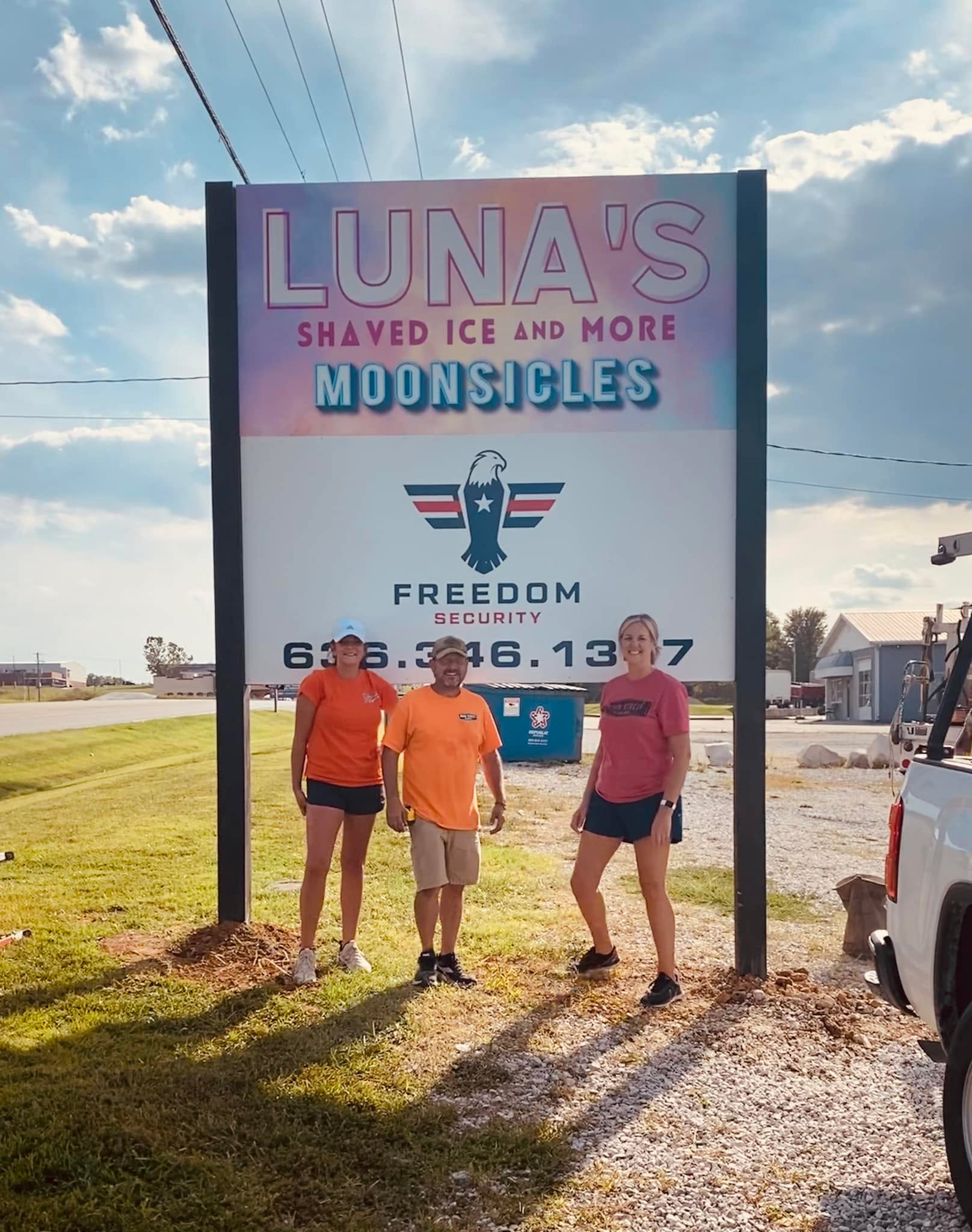 Drive by Luna’s and check out our new sign!!! Thanks to our pals at Main Street Signs ❤️🍧