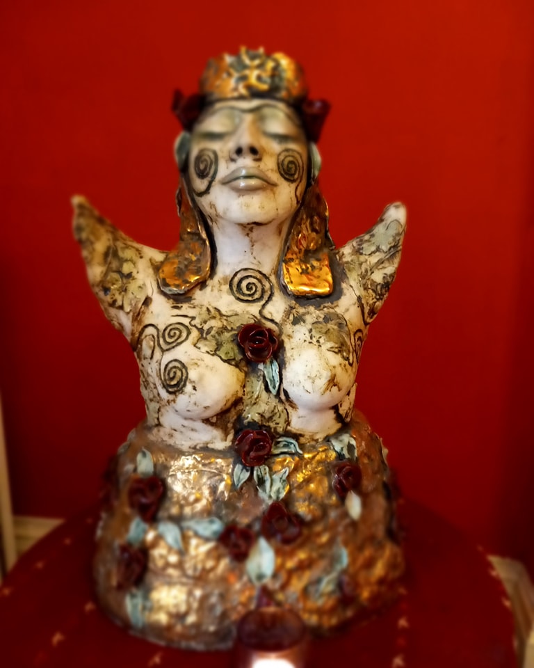 ❤️ Celebrate Self Love today ❤️
Goddess House is your safe space, all are welcome within our rooms.
Whether you run a group session and would like to use one of our temple rooms; or you simply want to be pampered with a wellbeing treatment...
Today and tomorrow we are enjoying hoding space for delightful Deluxe couple massage sessions. You can book a session for two with a friend or a family member.
Contact us for more information goddesshousehealing@gmail.com
# #chillout #massage #healing #Goddesstemple #avalon #somerset #ladyofavalon #Glastonbury