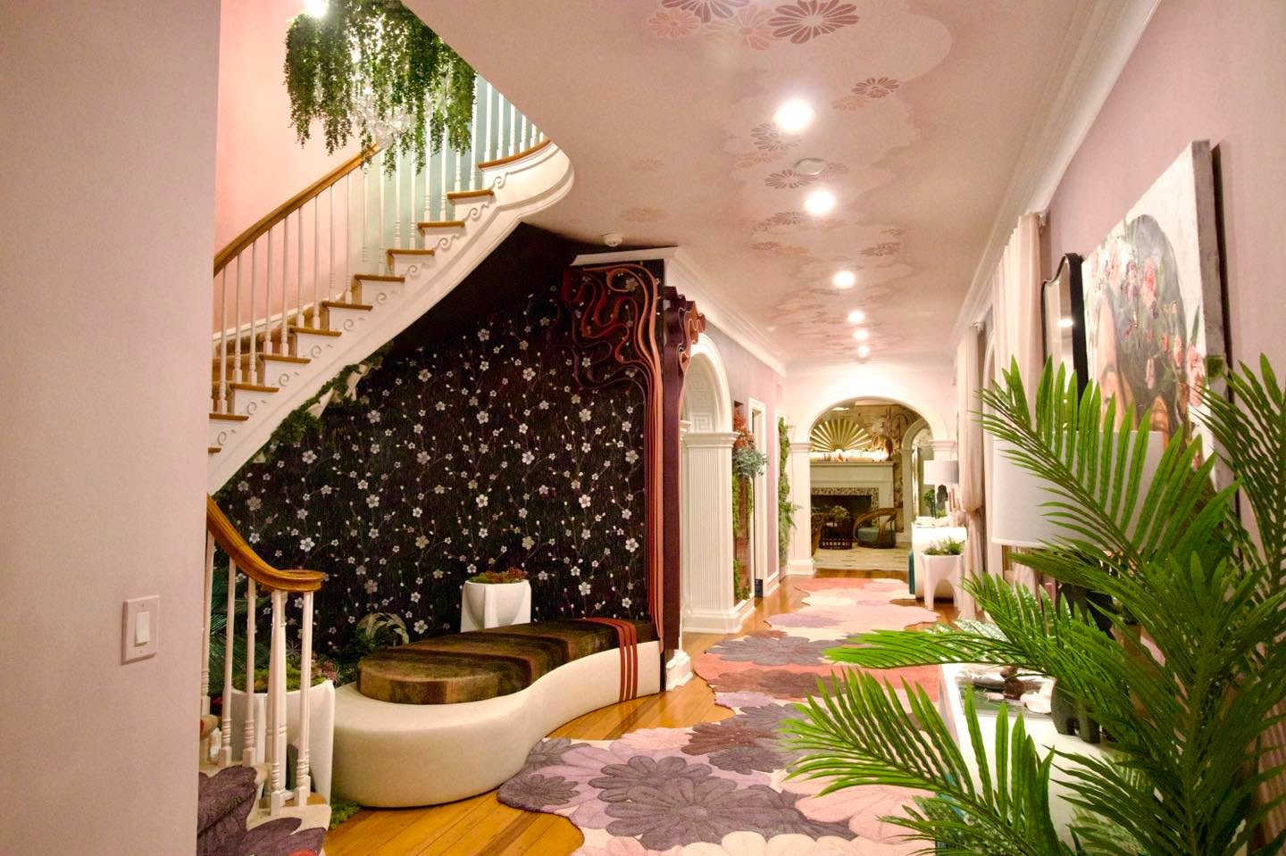 From nothing to remarkable! Admire the stunning transformation of this stairway, where every step tells a story of elegance and design✨
• @nikkilevyinteriors
#explore #construction #renovation